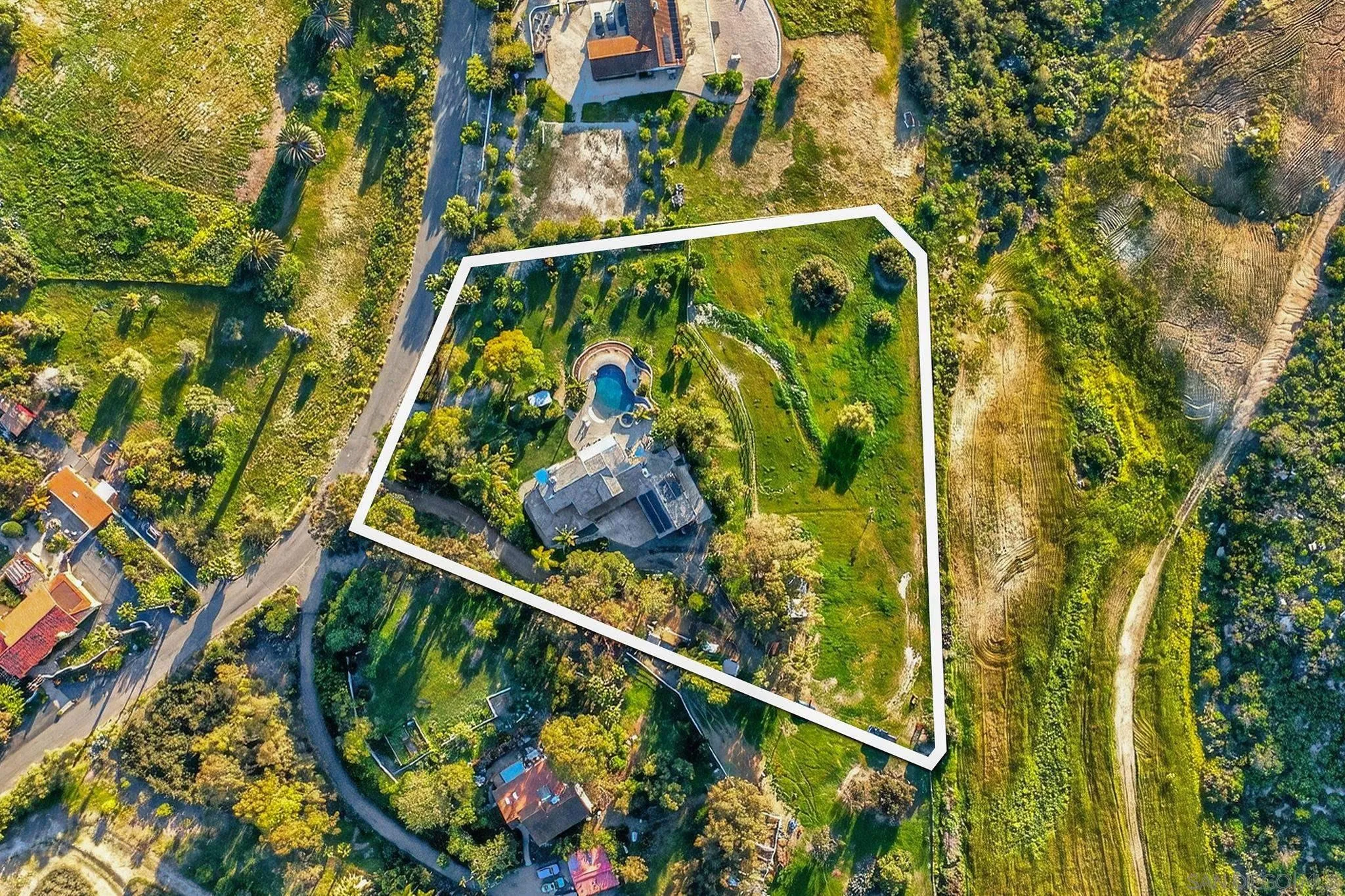 https://cdn.realtyfeed.com/cdn/127/260004856/0921958410343af01859452524c919e2.webp