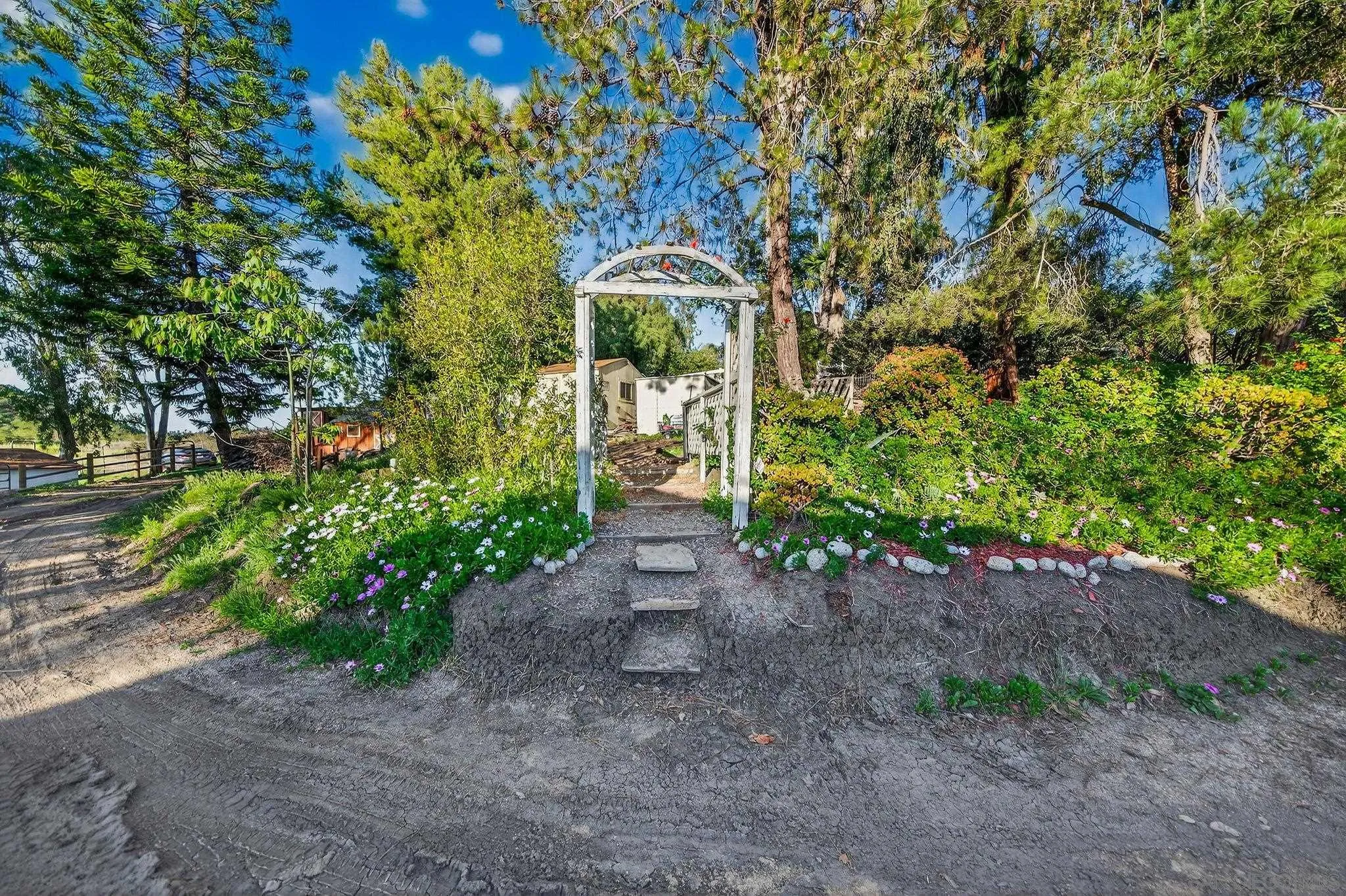 https://cdn.realtyfeed.com/cdn/127/260004856/57baa8221d6578156ead7b7ff4760775.webp