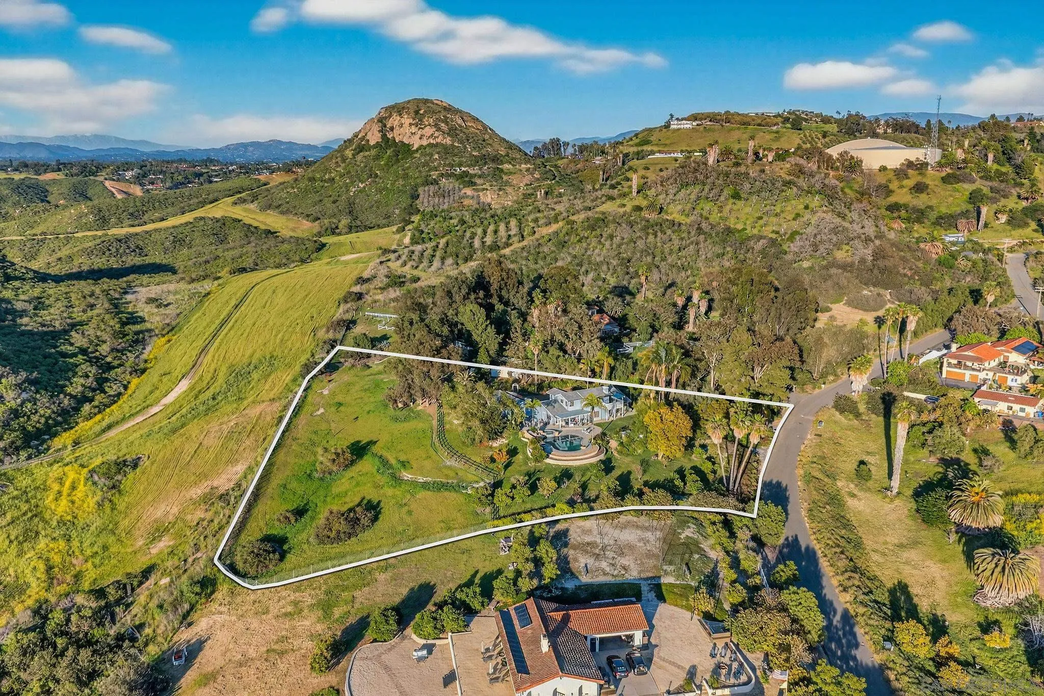 https://cdn.realtyfeed.com/cdn/127/260004856/6bd822cfac7135bba9ebd39f7672c48c.webp