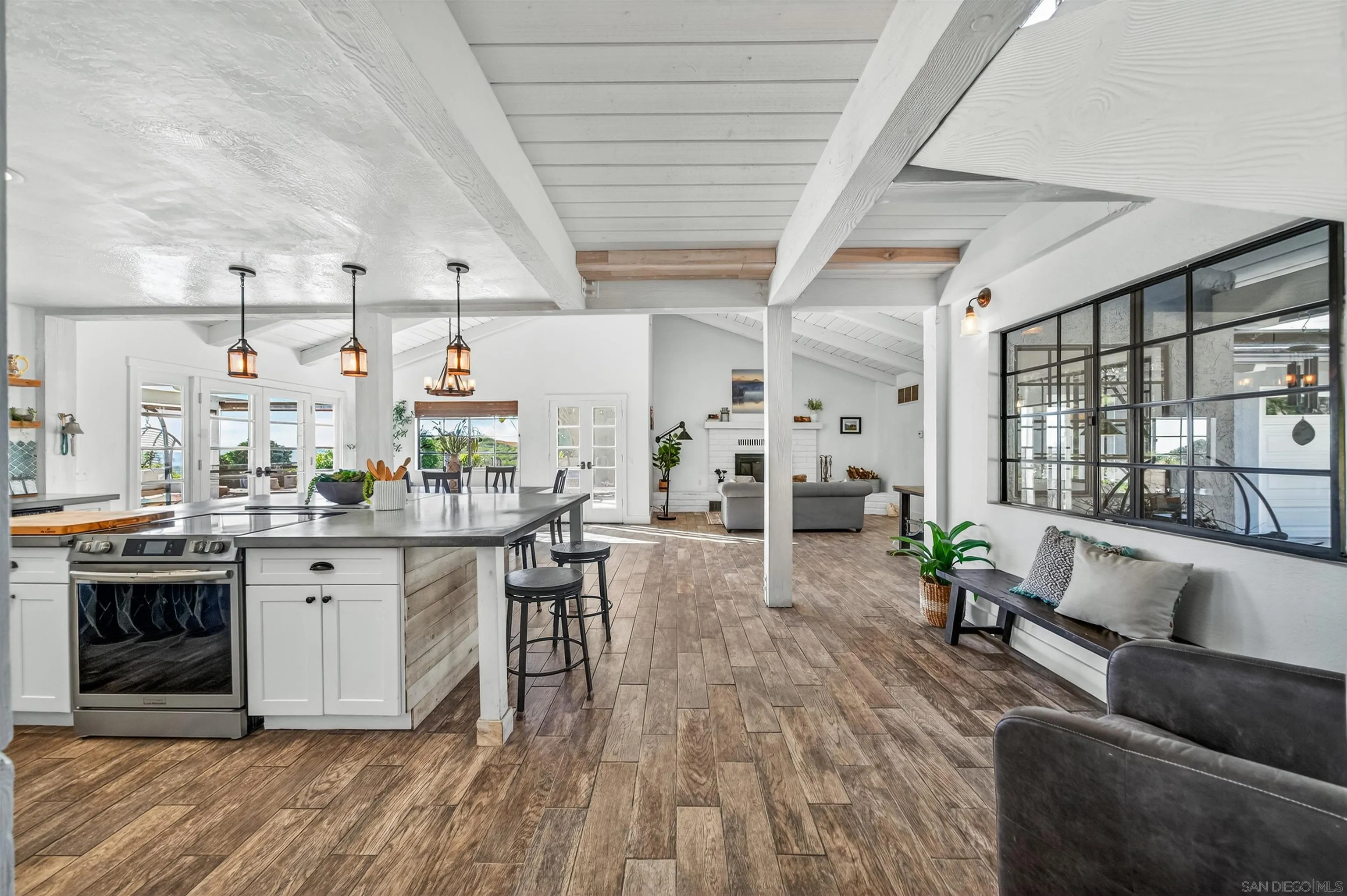 https://cdn.realtyfeed.com/cdn/127/260004856/6c68f49273394429c5bc84ccbe377a72.webp