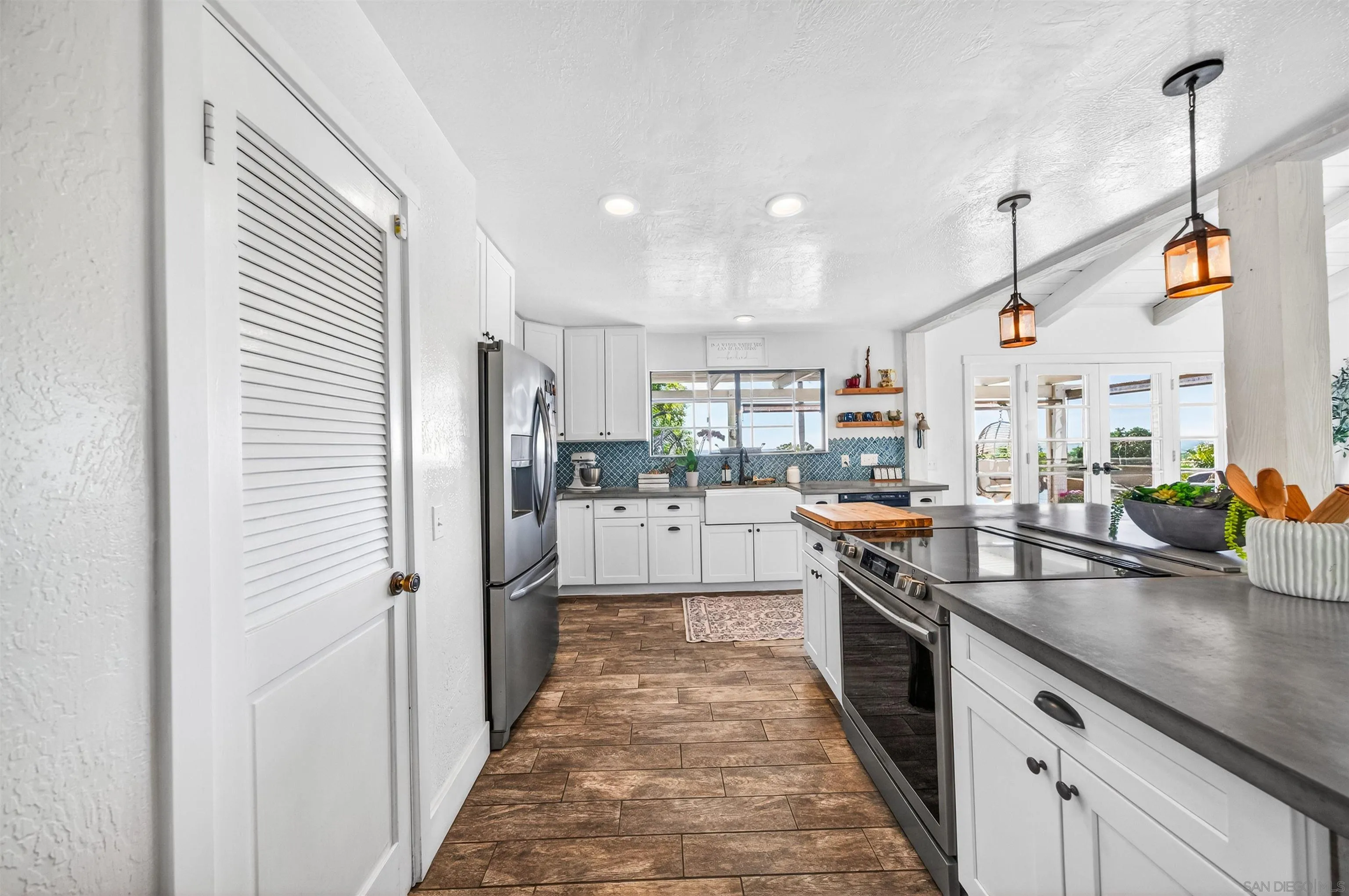 https://cdn.realtyfeed.com/cdn/127/260004856/d8234bbc7337b92936411b06c6517aa2.webp