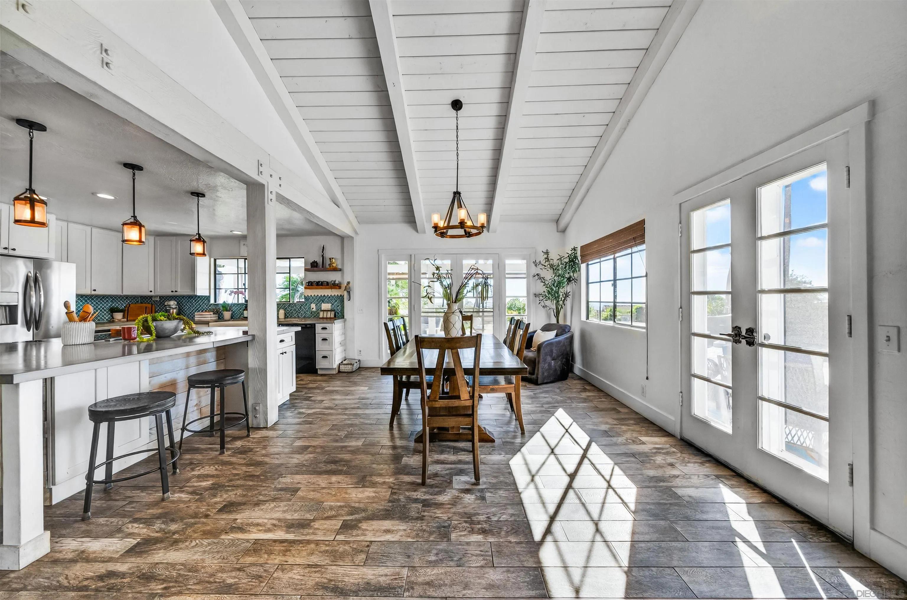 https://cdn.realtyfeed.com/cdn/127/260004856/fdf1bc279b15f4a23de04665a42adb54.webp