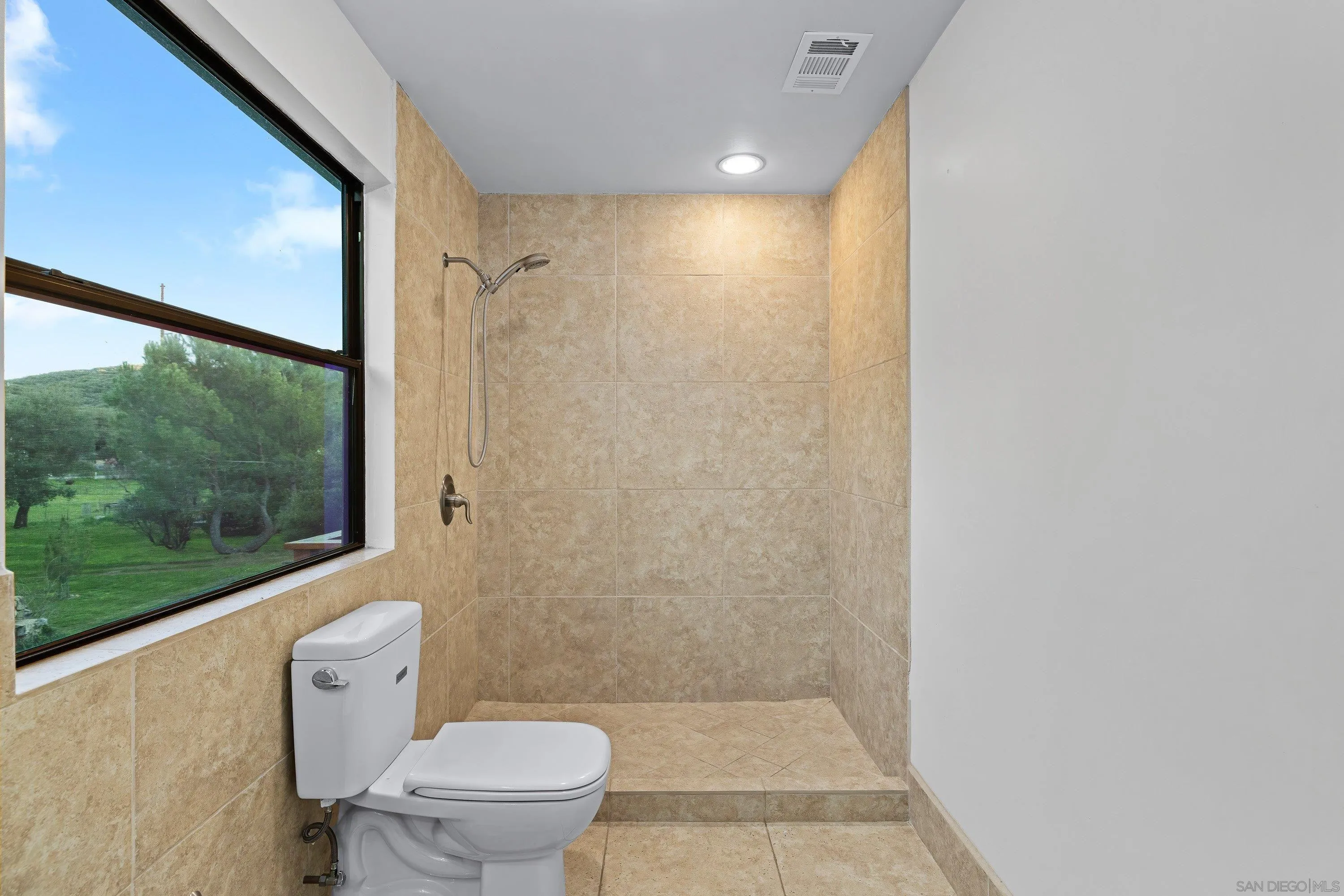 https://cdn.realtyfeed.com/cdn/127/260004868/344ed5299432f74e8a3af5165e2c606a.webp