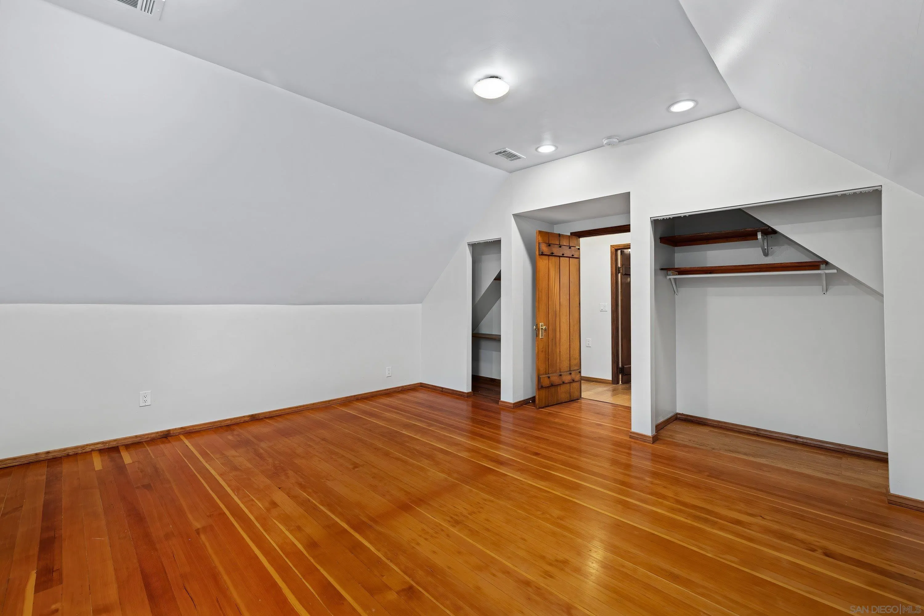 https://cdn.realtyfeed.com/cdn/127/260004868/86788b3bfafadc556d3d4ec0f5a088fe.webp