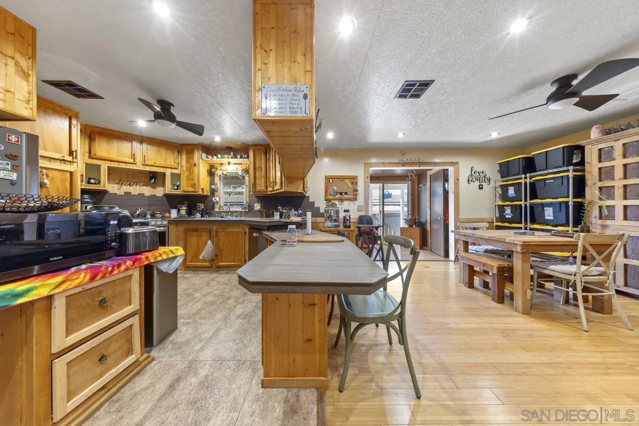 https://cdn.realtyfeed.com/cdn/127/260004891/0f2b2fe8228662be88a82597a5a17923.webp