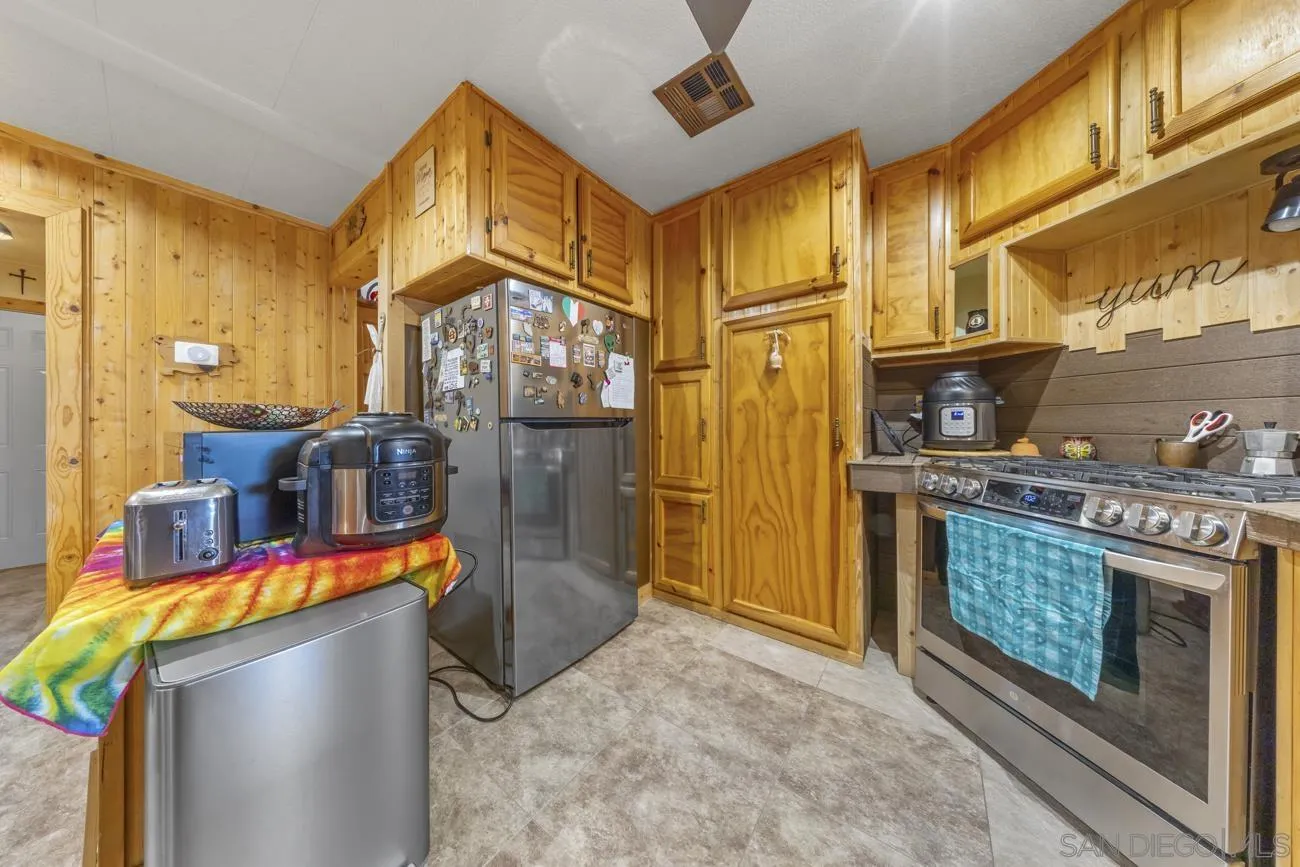 https://cdn.realtyfeed.com/cdn/127/260004891/e596bb86ddee641949ed8f934aac18da.webp