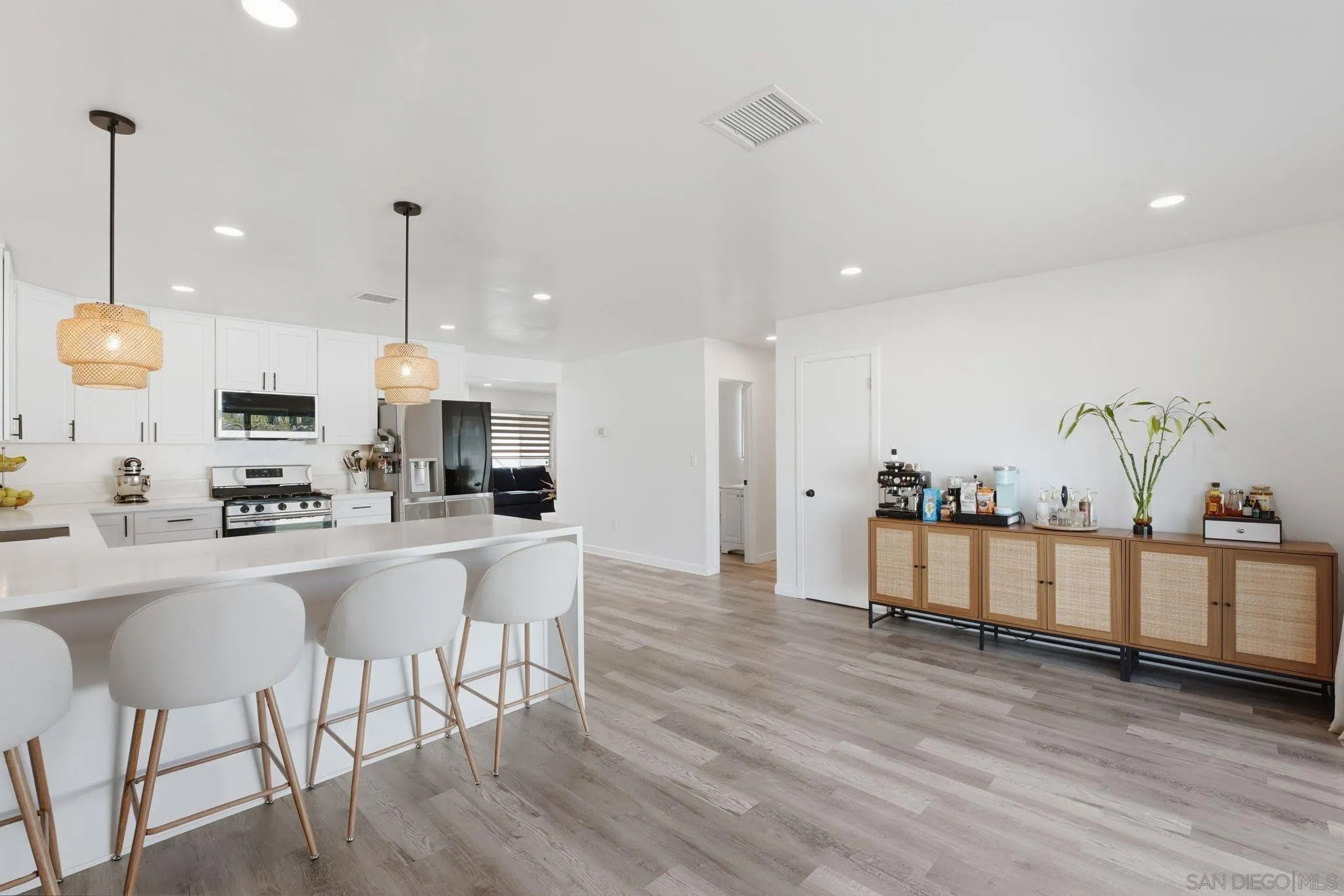 https://cdn.realtyfeed.com/cdn/127/260004892/4ad8a0a3a5a5faf58a88dc71d4b9d468.webp