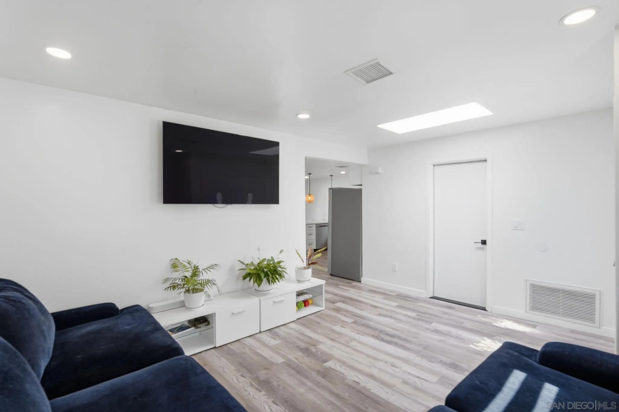 https://cdn.realtyfeed.com/cdn/127/260004892/57cb98c02d672bdc0b9d1eb9431cfd11.webp