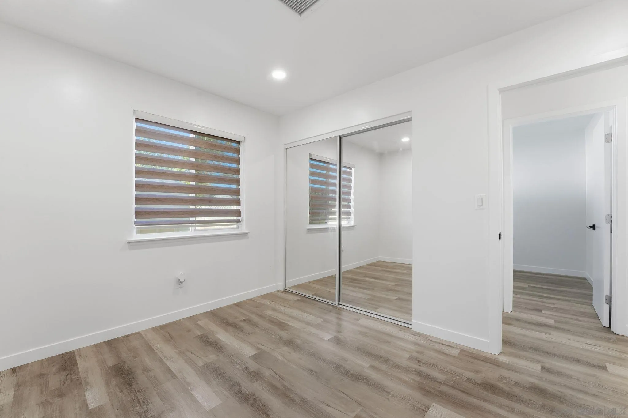 https://cdn.realtyfeed.com/cdn/127/260004892/9179615e05f4fa475d297a9274256baf.webp