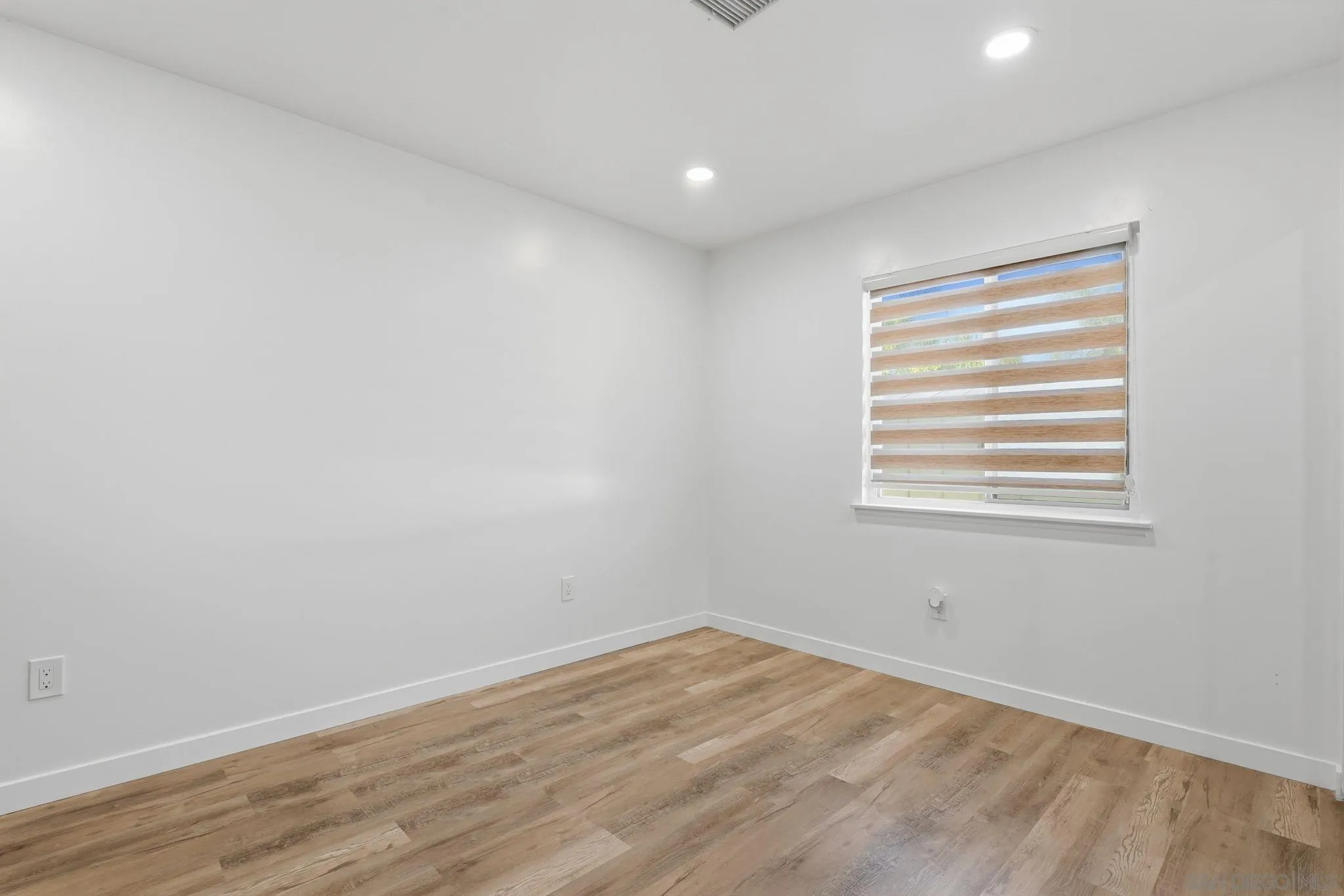 https://cdn.realtyfeed.com/cdn/127/260004892/ec9e523b63fda9492960cfc133b3c5ac.webp