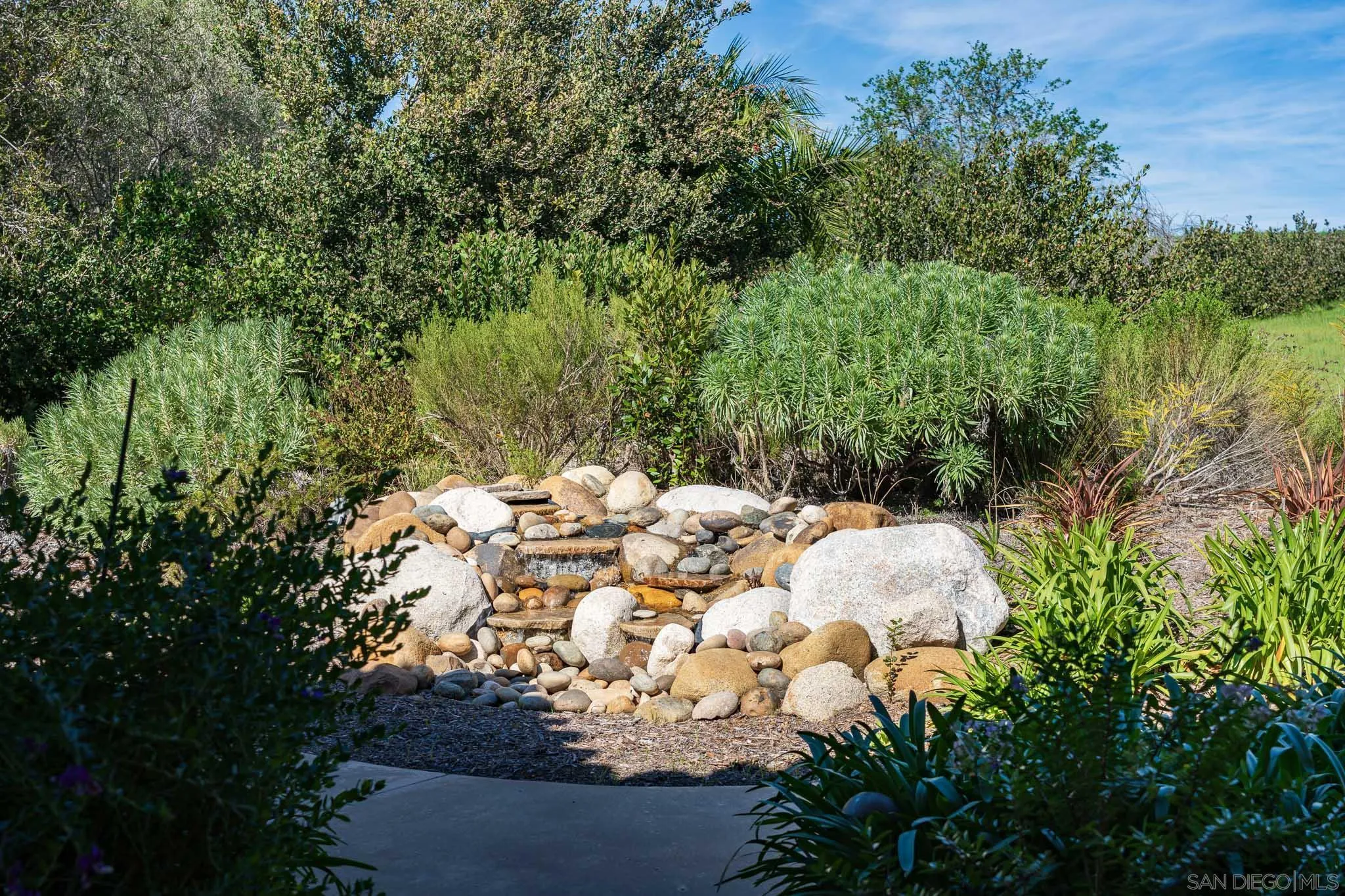 https://cdn.realtyfeed.com/cdn/127/260004893/22662e69573a3b029e33d479876563dc.webp