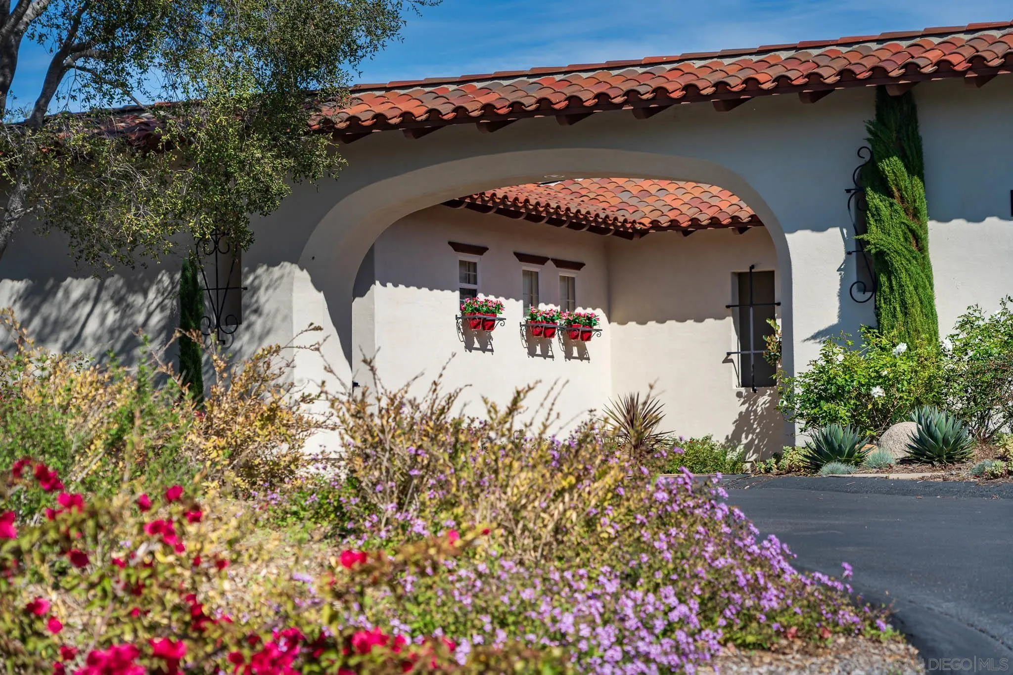 https://cdn.realtyfeed.com/cdn/127/260004893/2cdd6b4053a8e98eea3d567031c157c0.webp
