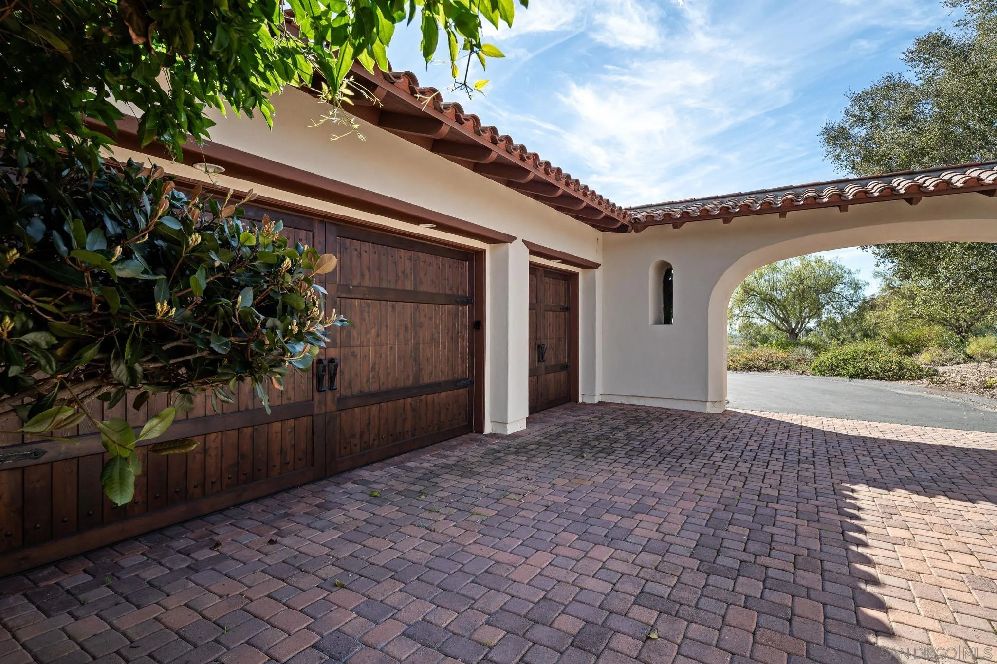 https://cdn.realtyfeed.com/cdn/127/260004893/6c54b33678924fcd3760c9dc30b48582.webp