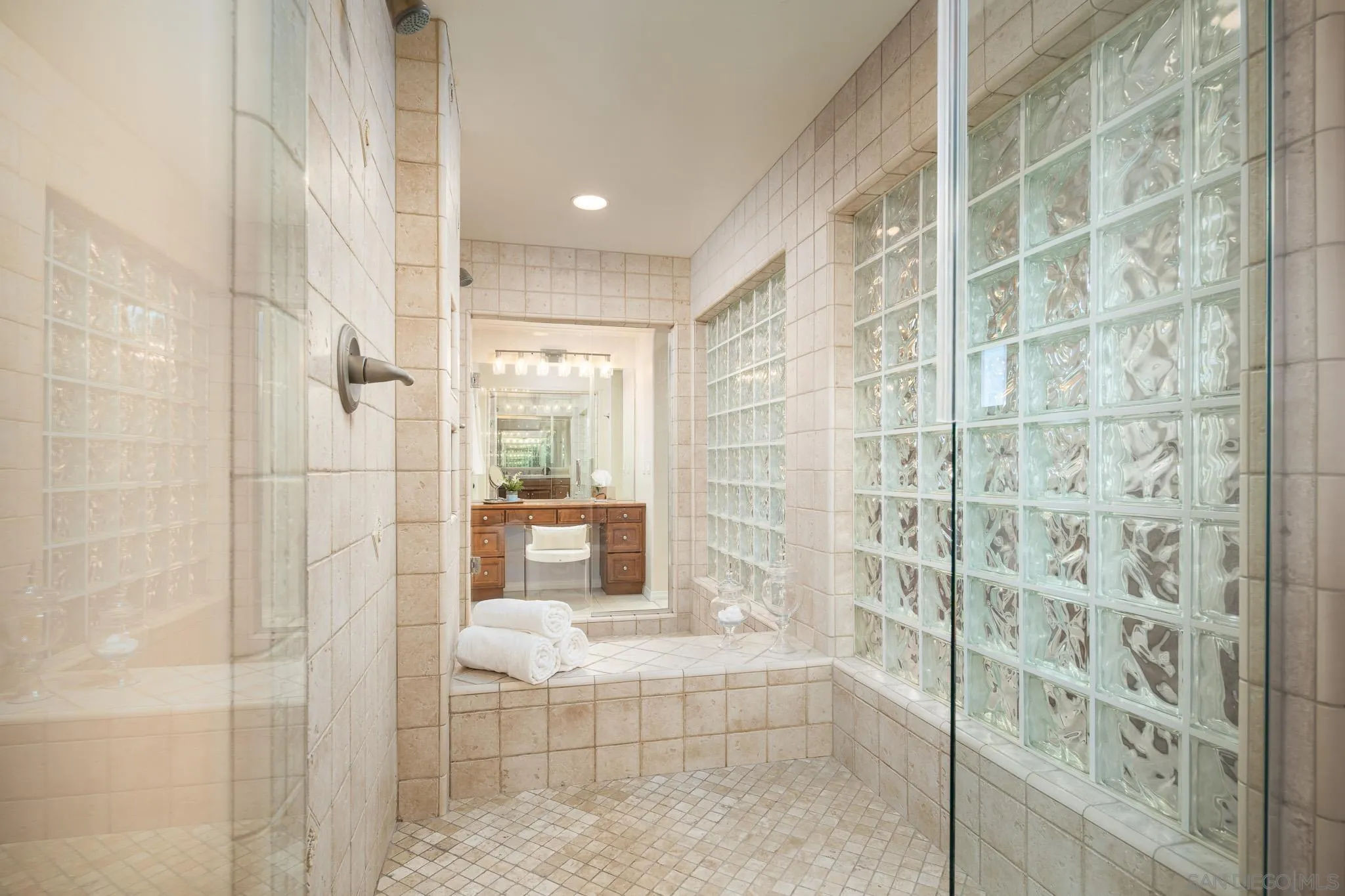 https://cdn.realtyfeed.com/cdn/127/260004893/8b708896272739fd9f8ff3b7c926b23a.webp