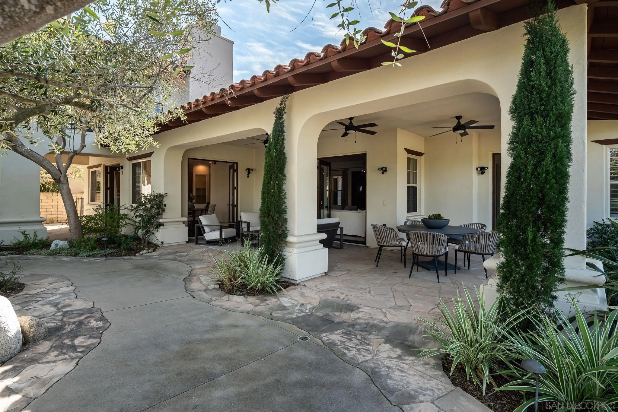 https://cdn.realtyfeed.com/cdn/127/260004893/991d62ba76051002fea58f9de17ad965.webp