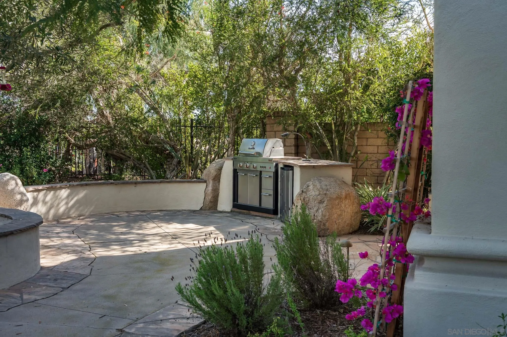 https://cdn.realtyfeed.com/cdn/127/260004893/a8213b51291a819abf02462cde661edd.webp