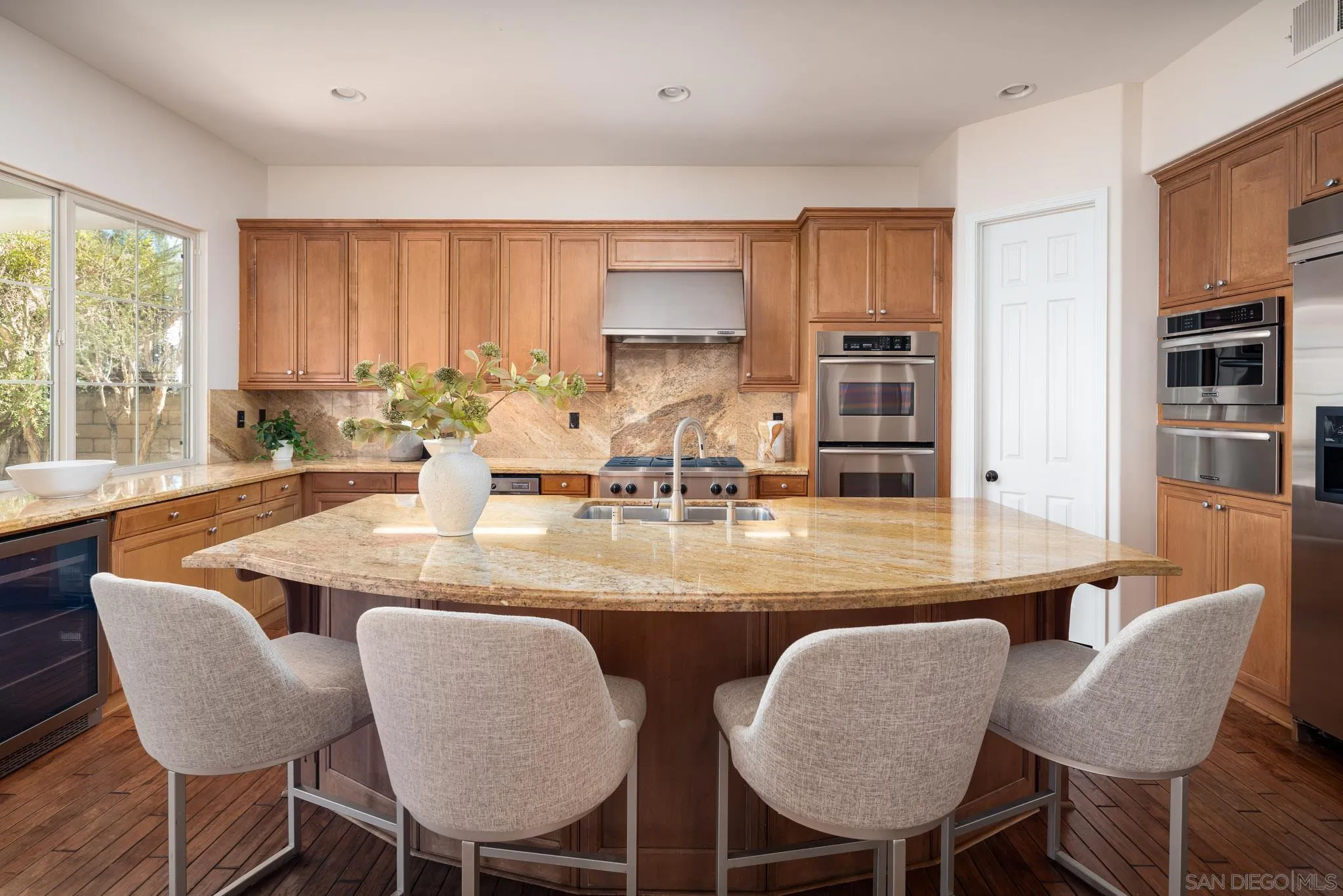 https://cdn.realtyfeed.com/cdn/127/260004893/b8abb36bd5cb15b342406c00ce840f39.webp