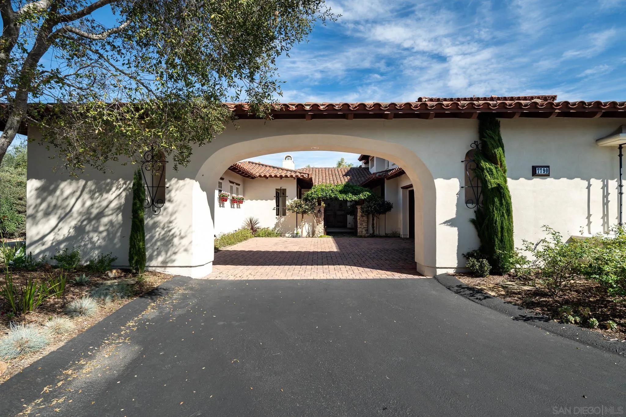 https://cdn.realtyfeed.com/cdn/127/260004893/b93e6218f7a8aaa6ee90529cce17b573.webp
