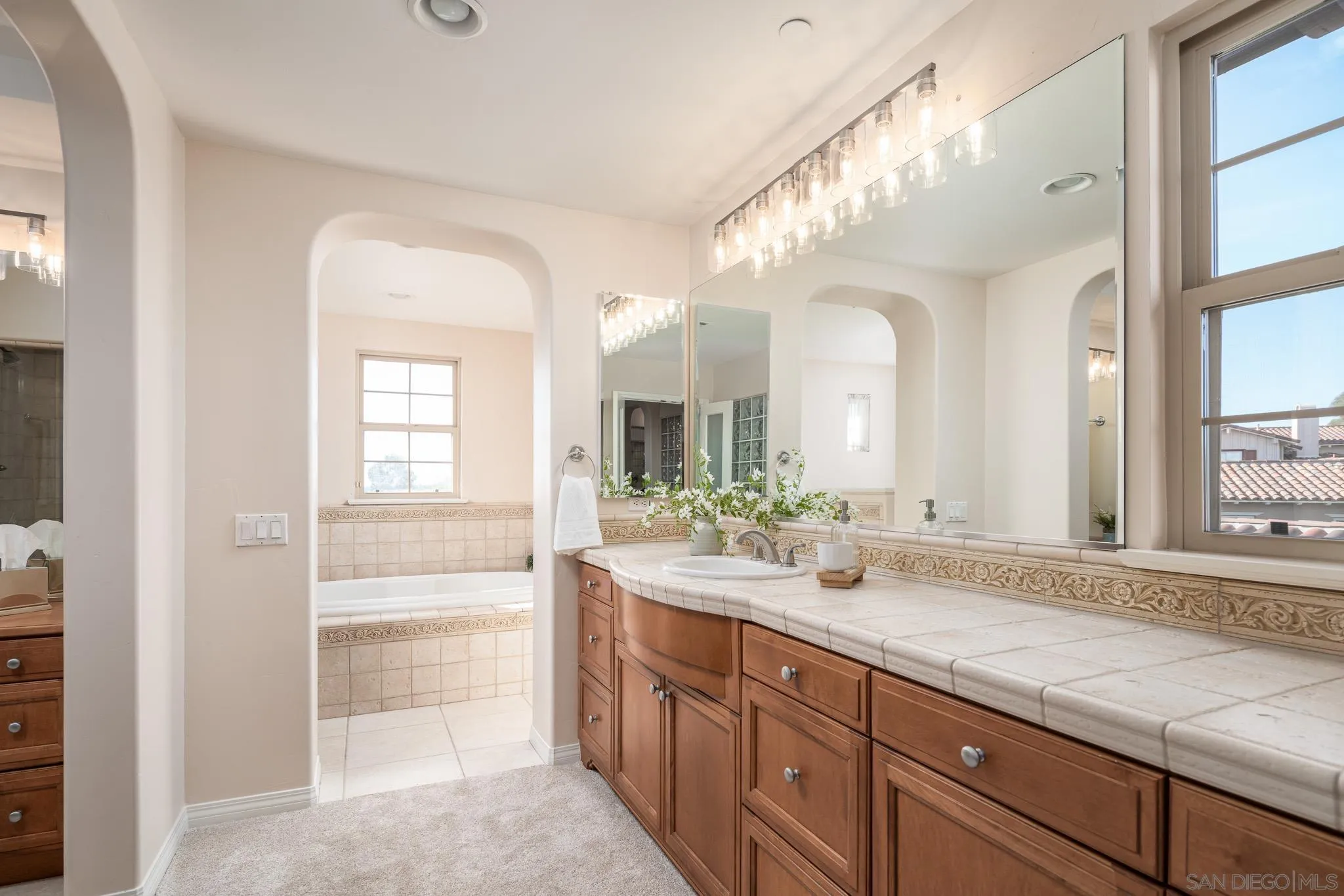 https://cdn.realtyfeed.com/cdn/127/260004893/d9b2ea4104321e29919d3d6c685665c8.webp