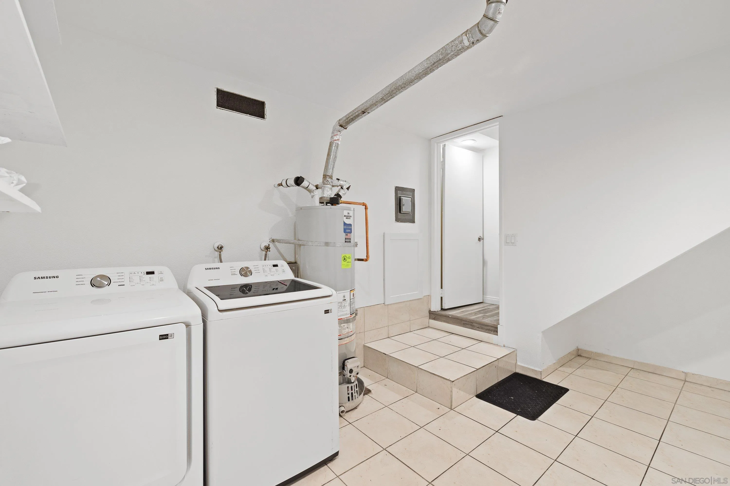https://cdn.realtyfeed.com/cdn/127/260004898/3ee5ddb04e2415c6ede617e1f3b26b8b.webp