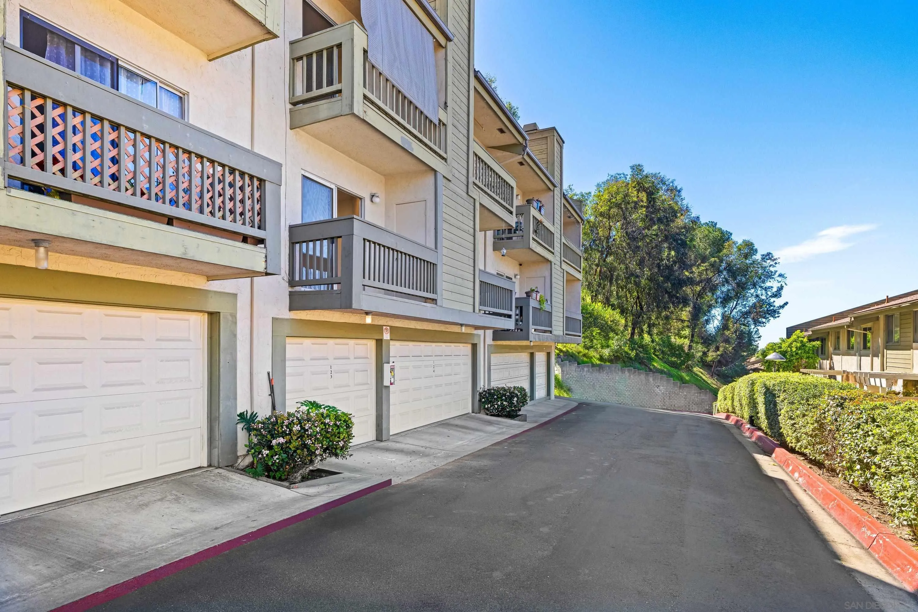https://cdn.realtyfeed.com/cdn/127/260004898/9daa364e344293b9eed16937d771add6.webp