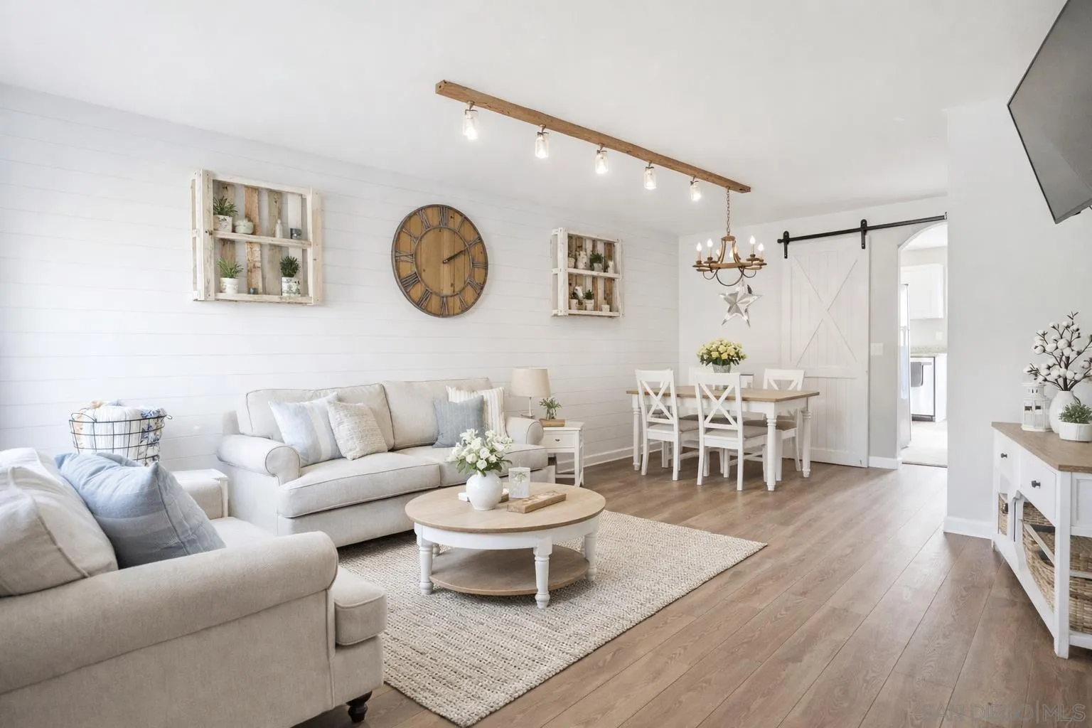 Photo #1: 2600049 Listing: Photo #1