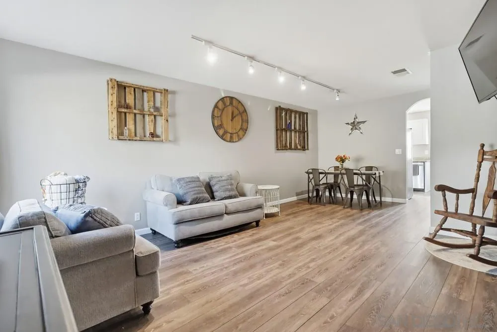 Photo #4: 2600049 Listing: Photo #4