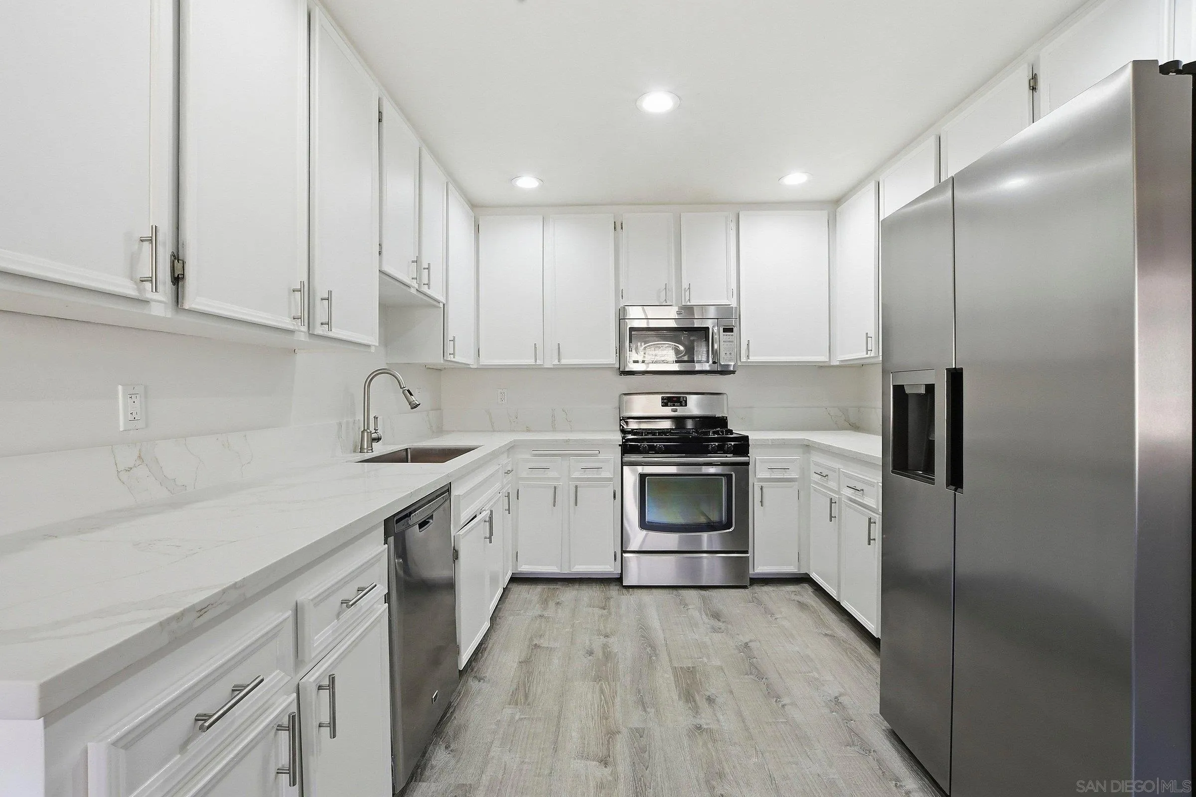 https://cdn.realtyfeed.com/cdn/127/260004904/79a986e871513a0dbea1ef9fbf2d8a30.webp