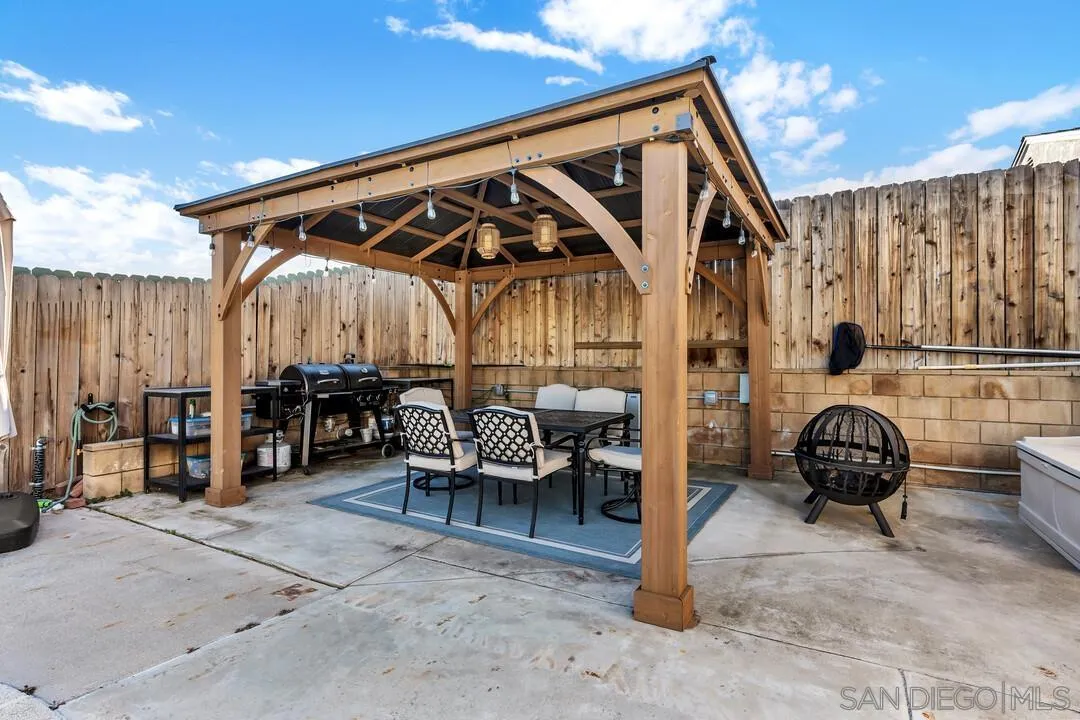 https://cdn.realtyfeed.com/cdn/127/260004915/06cf9d7ddb746f1bb8d01ef6e8a13c89.webp