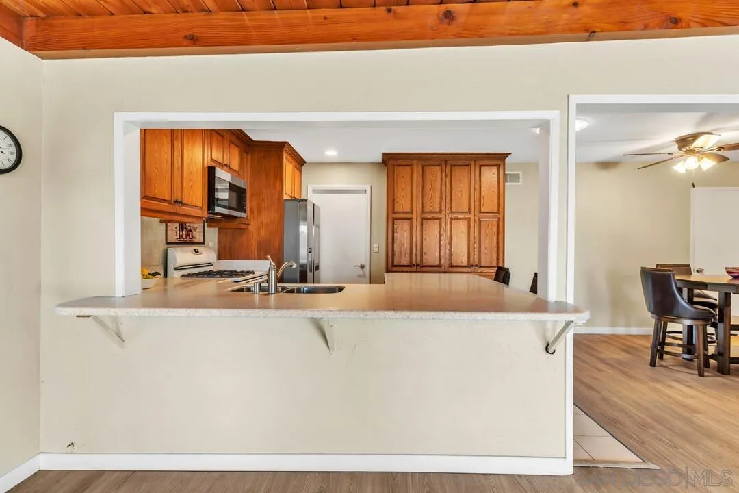 https://cdn.realtyfeed.com/cdn/127/260004915/124510700cffaf7445e6207dd004a080.webp