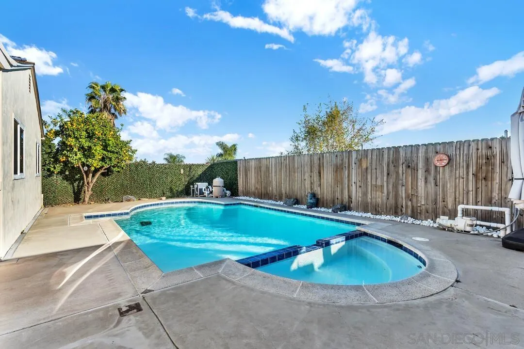 https://cdn.realtyfeed.com/cdn/127/260004915/12eb309eb65d8e7a4369c49d7d4a3252.webp