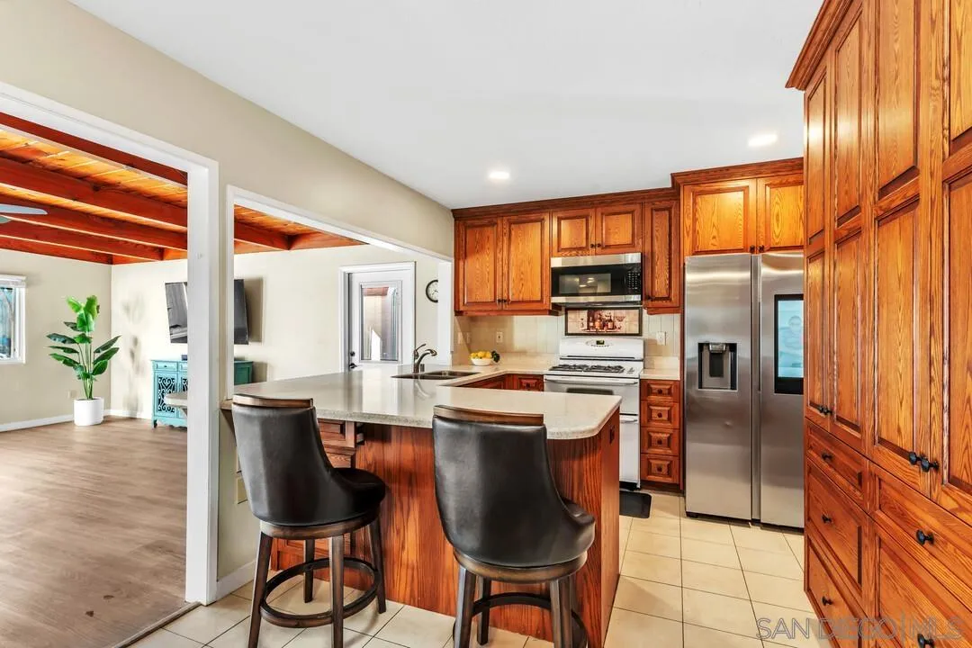 https://cdn.realtyfeed.com/cdn/127/260004915/3531196227918c249932c6e2bef10e67.webp