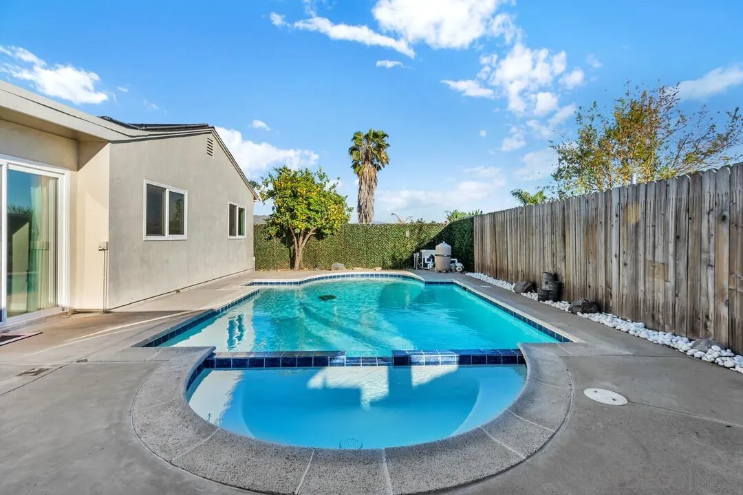 https://cdn.realtyfeed.com/cdn/127/260004915/be57672a0872c40ebc9154ae9d9e145b.webp