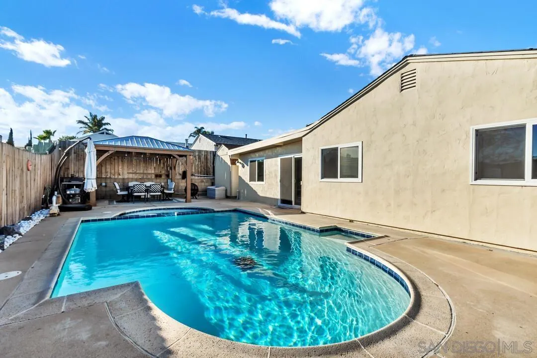 https://cdn.realtyfeed.com/cdn/127/260004915/f8ee47b973cb734b559740743115f765.webp