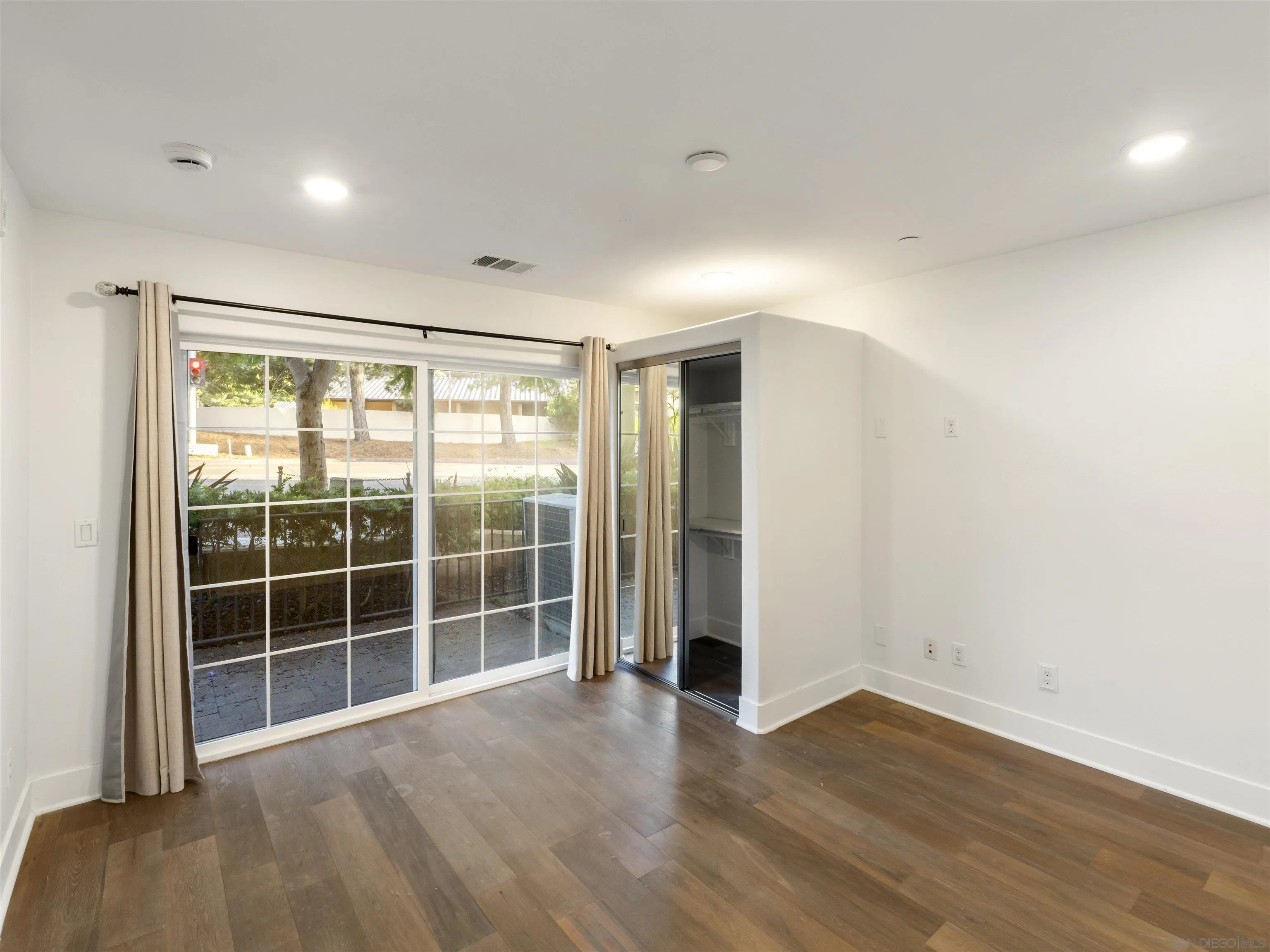 Photo #8: 260004920 Listing: Photo #8