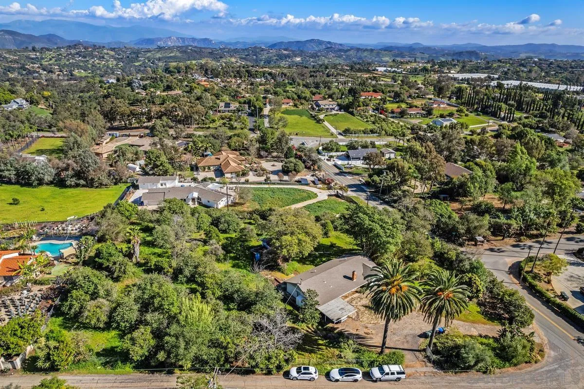 https://cdn.realtyfeed.com/cdn/127/260004930/9cc5a7b50b2d3817e67d0a01e6d3c37a.webp