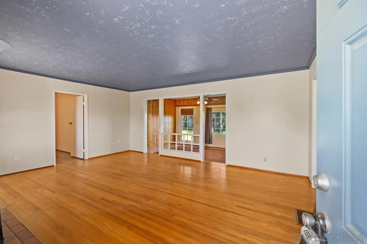 https://cdn.realtyfeed.com/cdn/127/260004930/a919e767f03cec4683cf1a527684ad2f.webp
