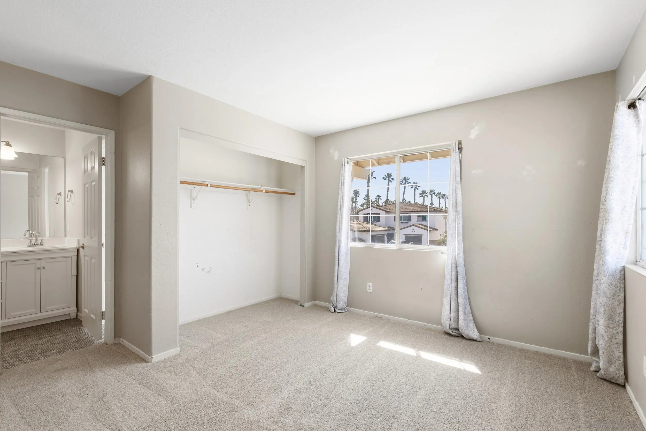 https://cdn.realtyfeed.com/cdn/127/260004932/b78575f0f88143171d83665ccddec6c1.webp