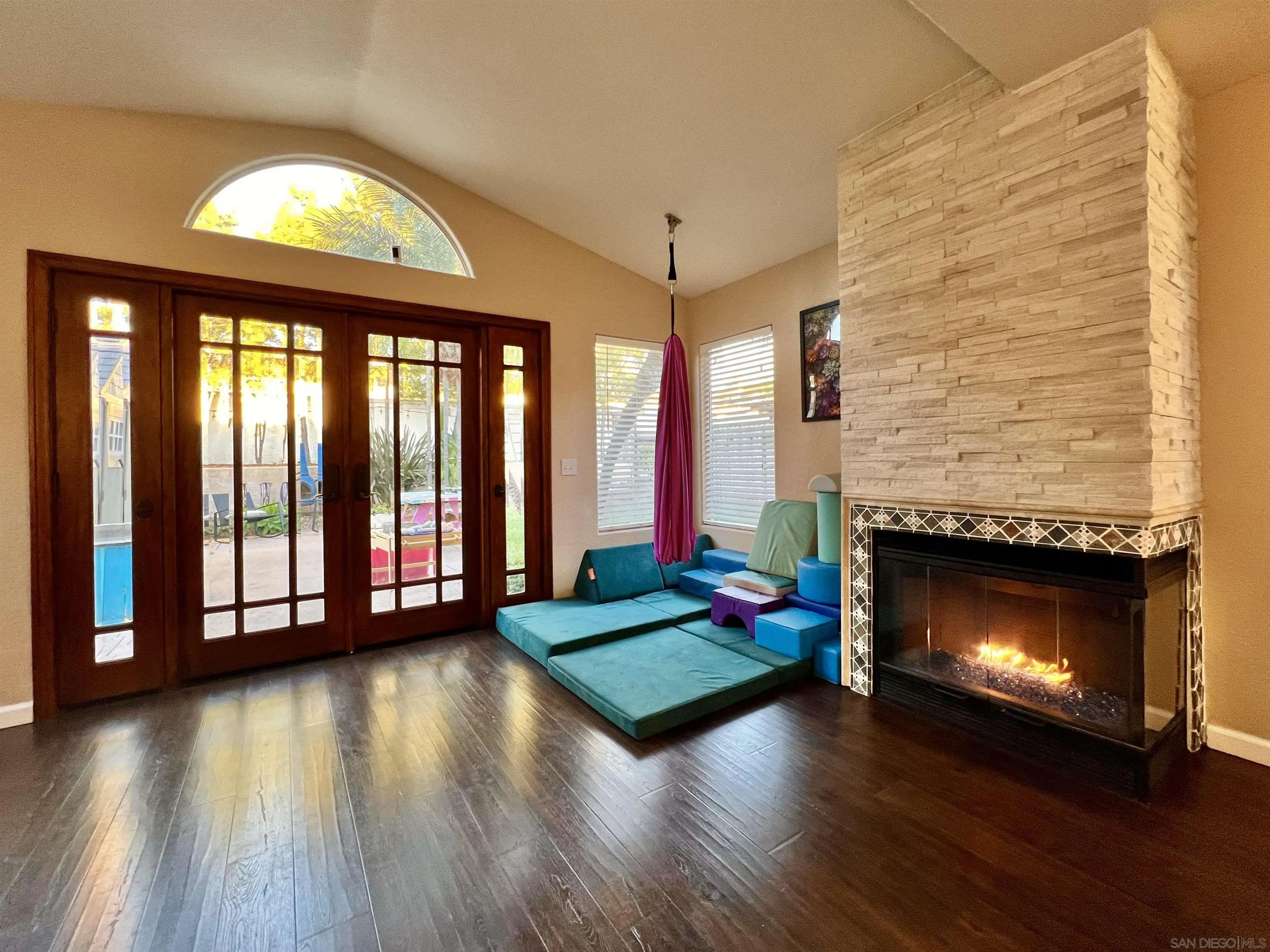 https://cdn.realtyfeed.com/cdn/127/260004933/787572362b204f642af95d6fa607846f.webp