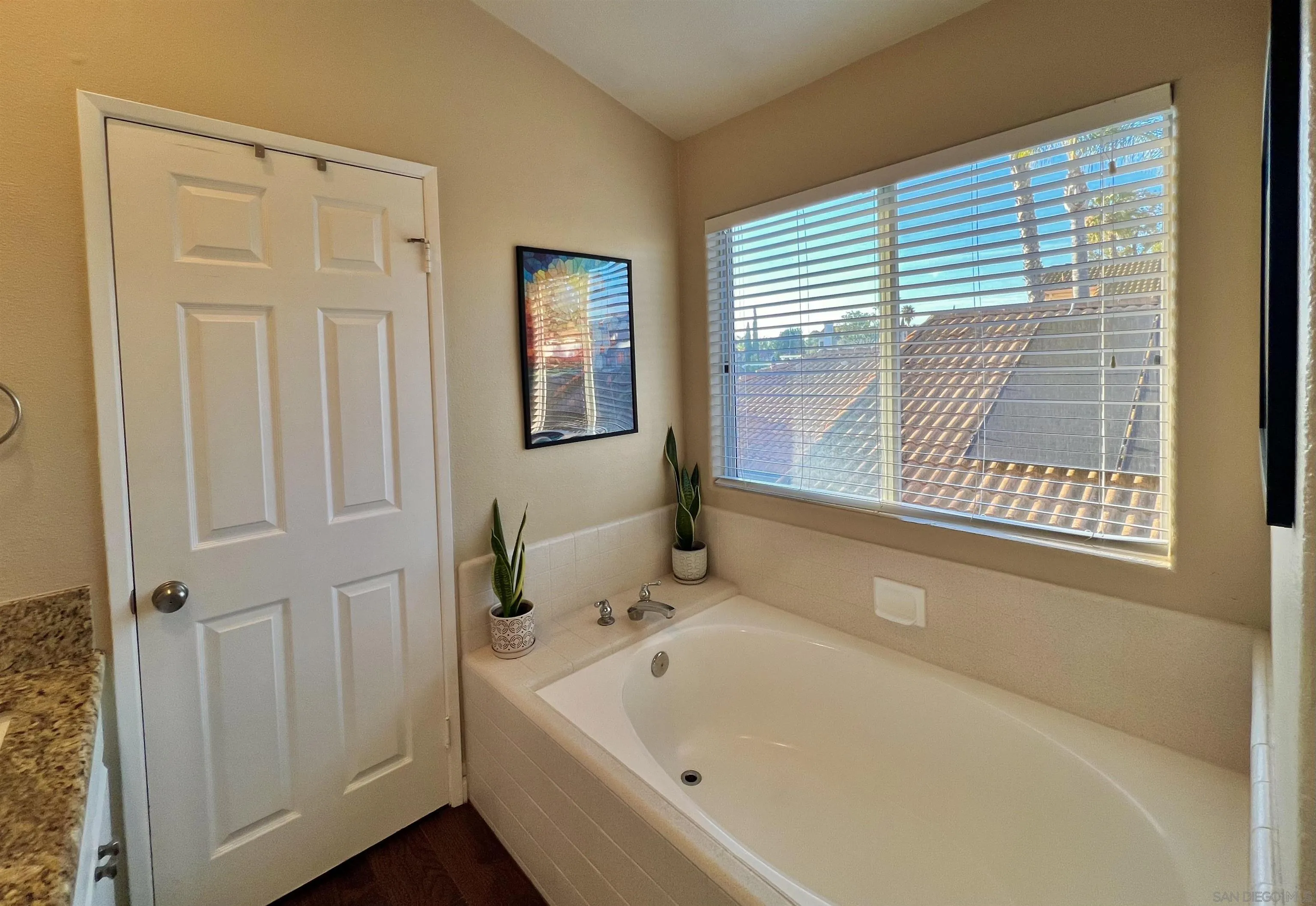 https://cdn.realtyfeed.com/cdn/127/260004933/c65b22e57ed2da981ba90b0401d0c1d4.webp