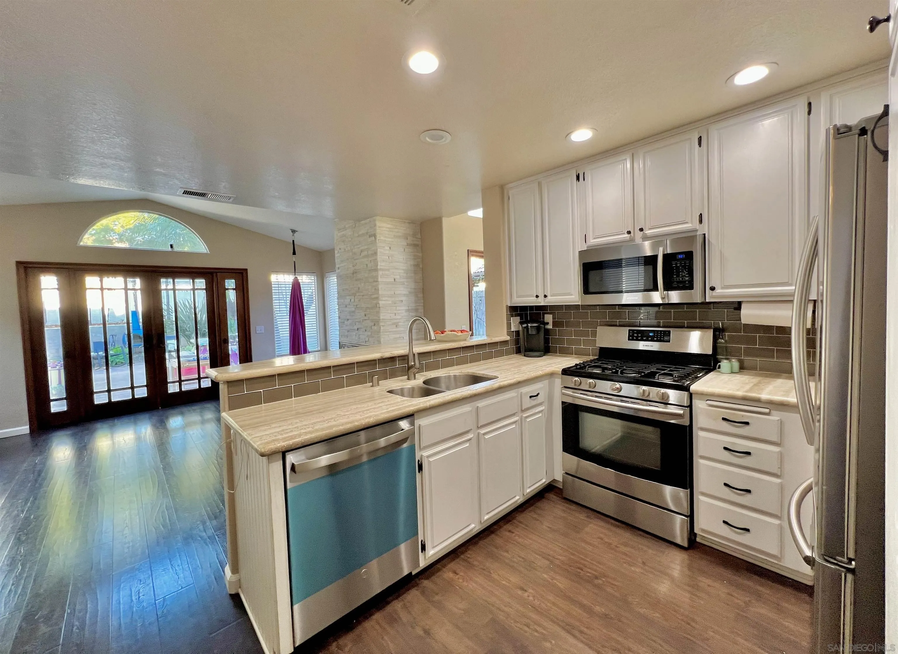 https://cdn.realtyfeed.com/cdn/127/260004933/cc72a77cff791a1c4b49f8578f143bb1.webp