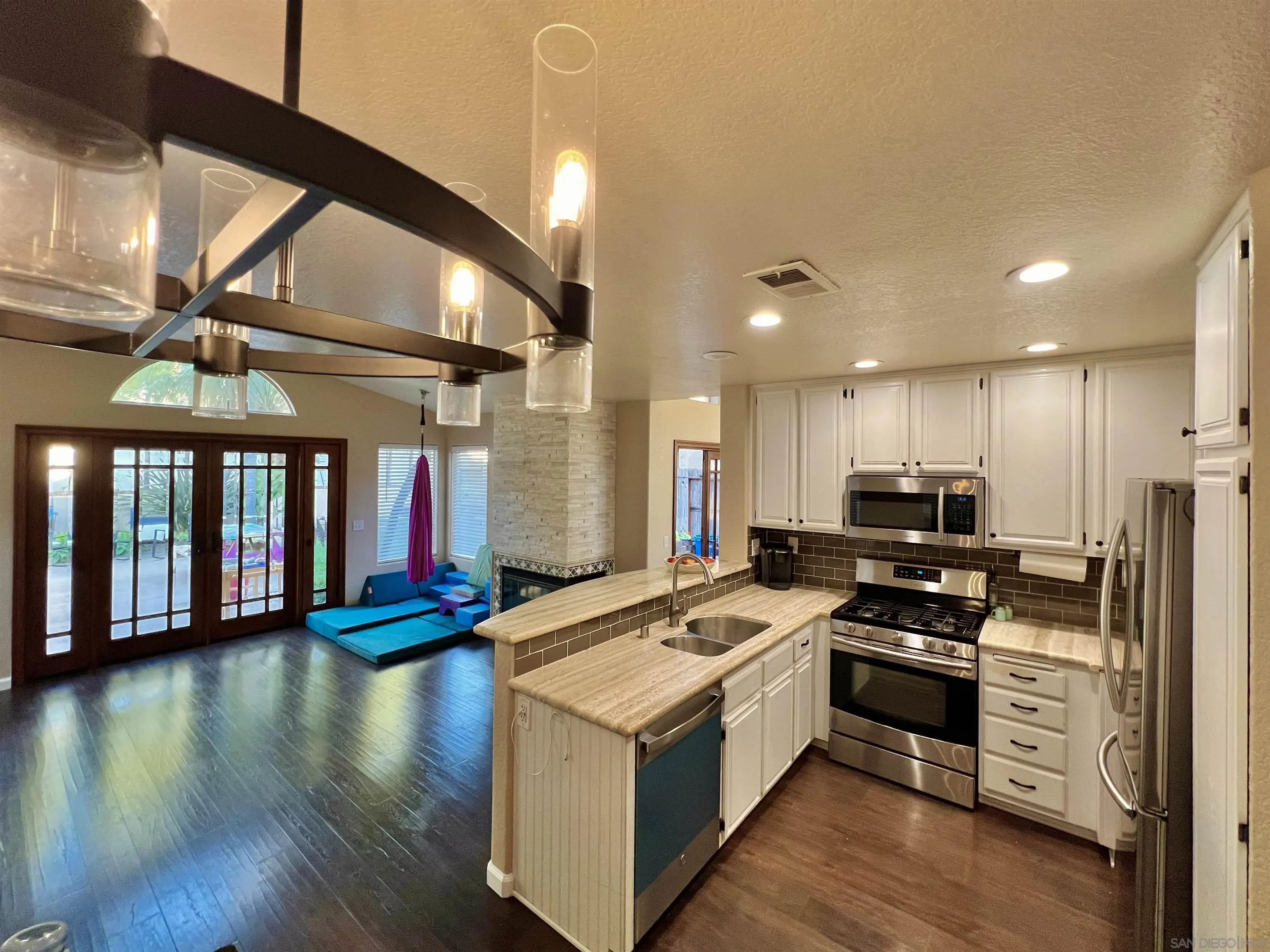 https://cdn.realtyfeed.com/cdn/127/260004933/f721ee1dba6fa6822fda6af3905501e9.webp