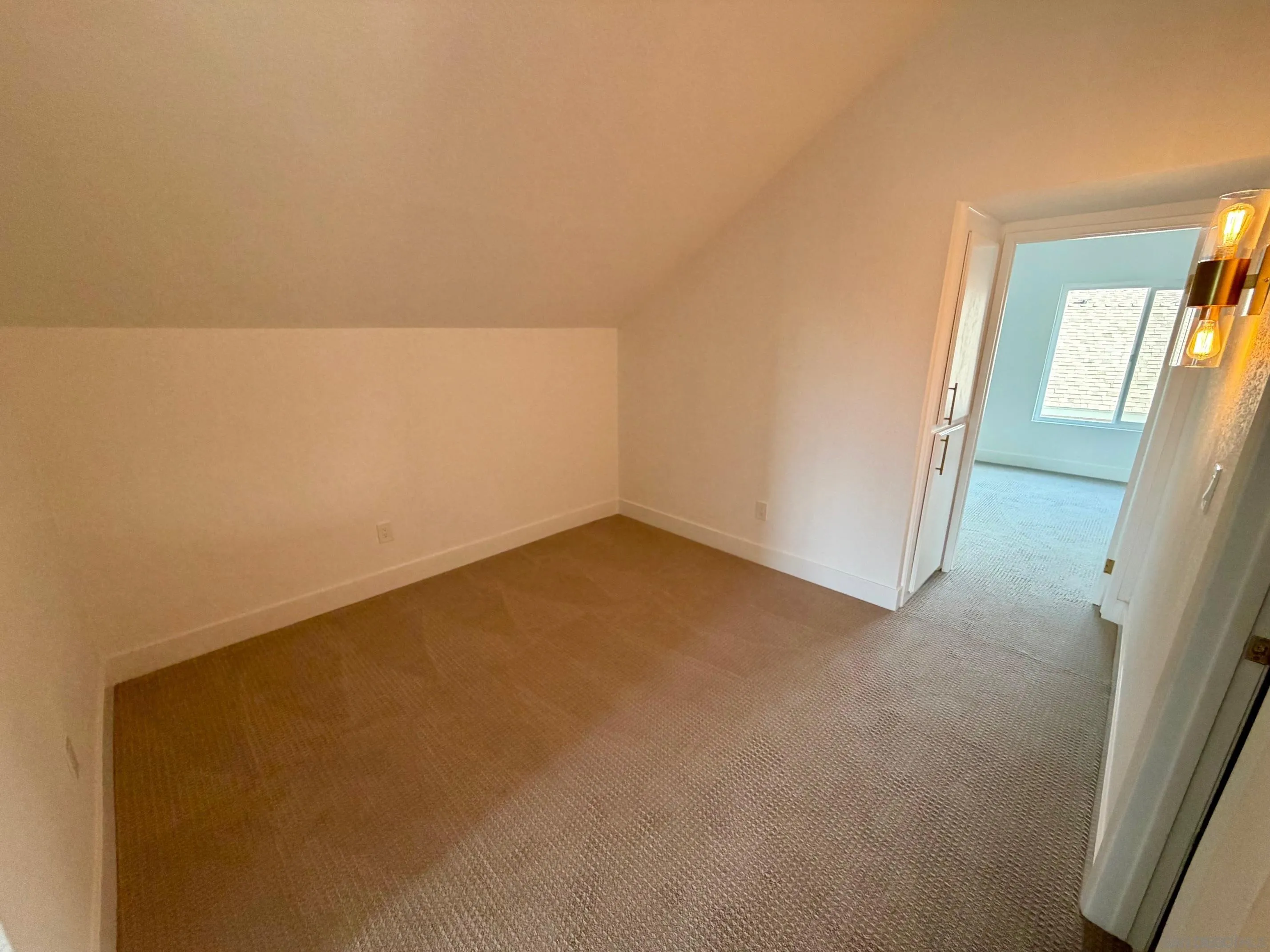 https://cdn.realtyfeed.com/cdn/127/260004937/672c933f6a8206a55c4c413d50bd6ff8.webp