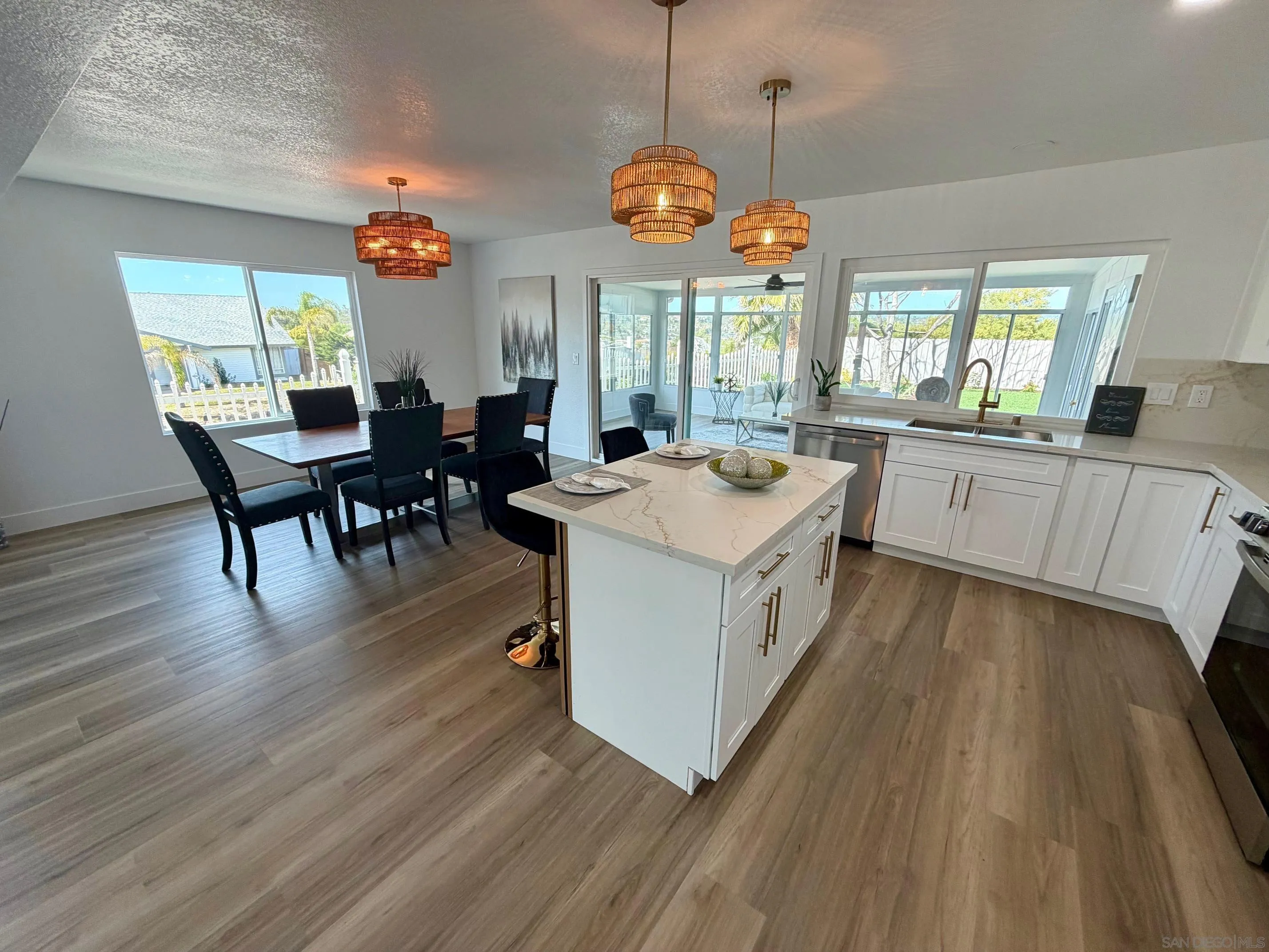 https://cdn.realtyfeed.com/cdn/127/260004937/f3b3070e7819163116f9b72e41978840.webp