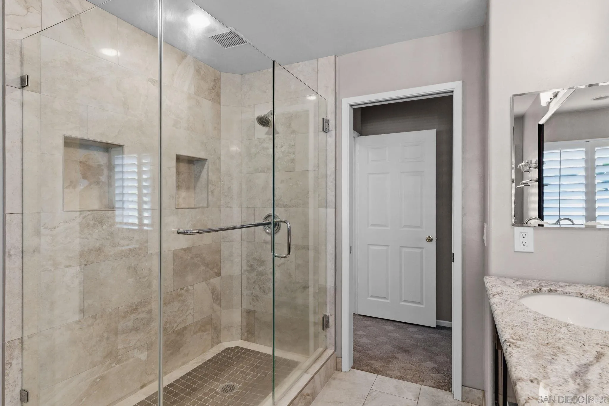 https://cdn.realtyfeed.com/cdn/127/260004942/46d6aa3799ef1094bcf4cb091911f31a.webp
