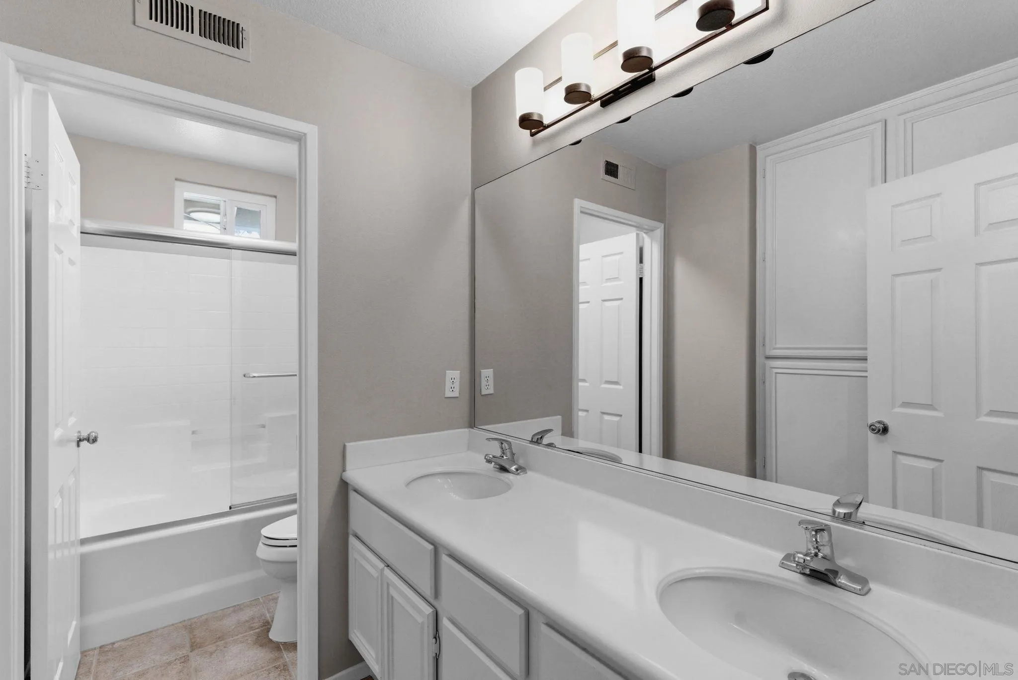 https://cdn.realtyfeed.com/cdn/127/260004942/fb26582a1143b84120cc023087992d0d.webp
