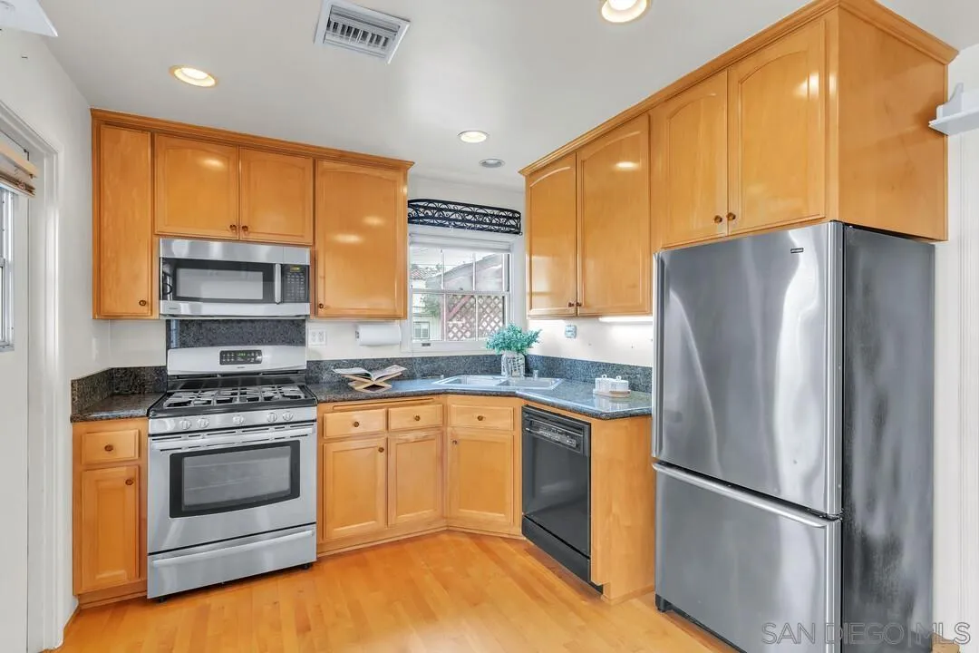 https://cdn.realtyfeed.com/cdn/127/260004944/8a83c36dd09f0588084712aad3d9b406.webp
