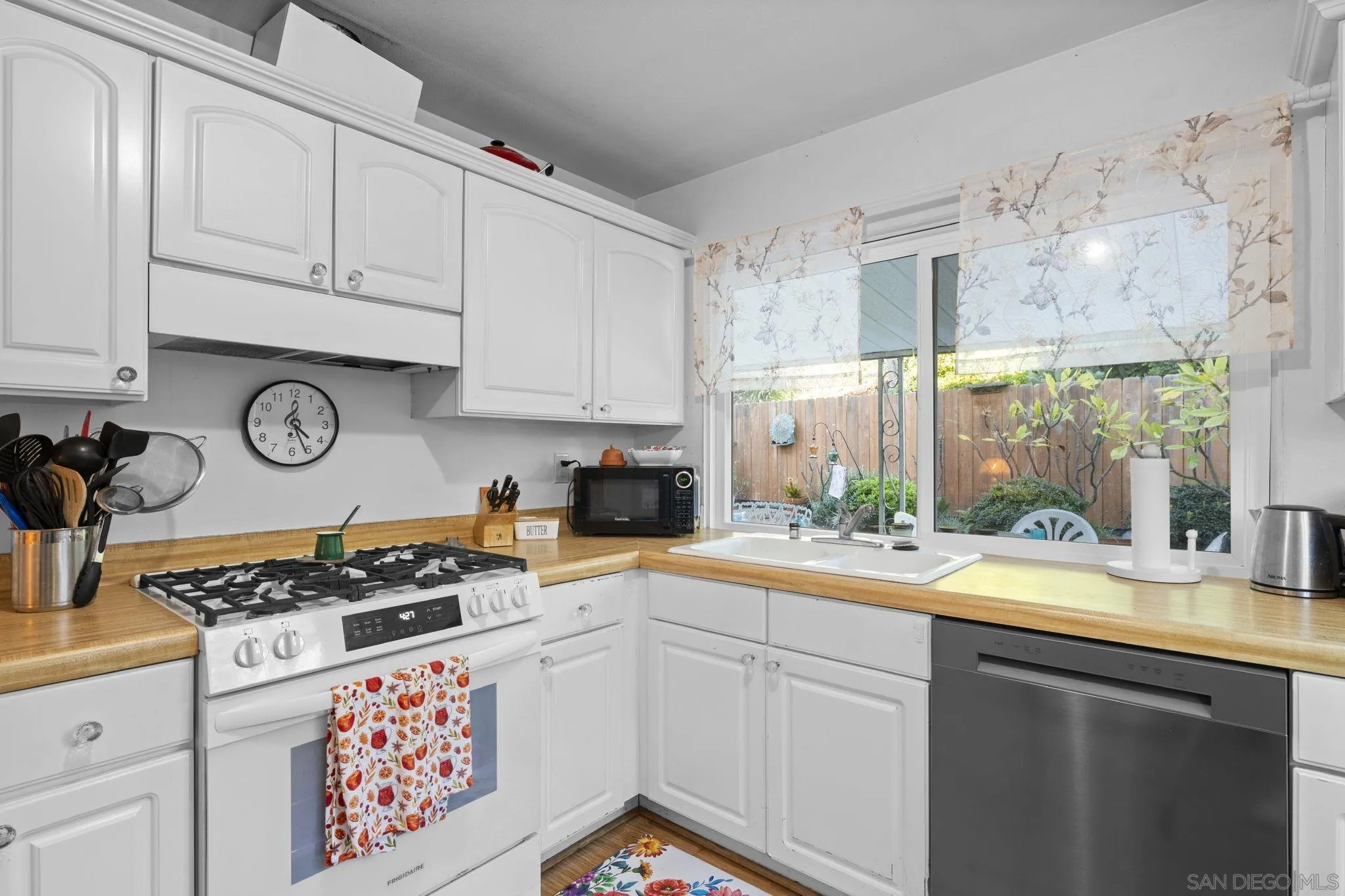 https://cdn.realtyfeed.com/cdn/127/260004953/f7c2587f6208d9ae57353beb892e3a3c.webp