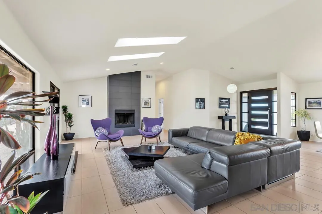 https://cdn.realtyfeed.com/cdn/127/260004955/74674136cbe4ba3c3de0d64864e46836.webp