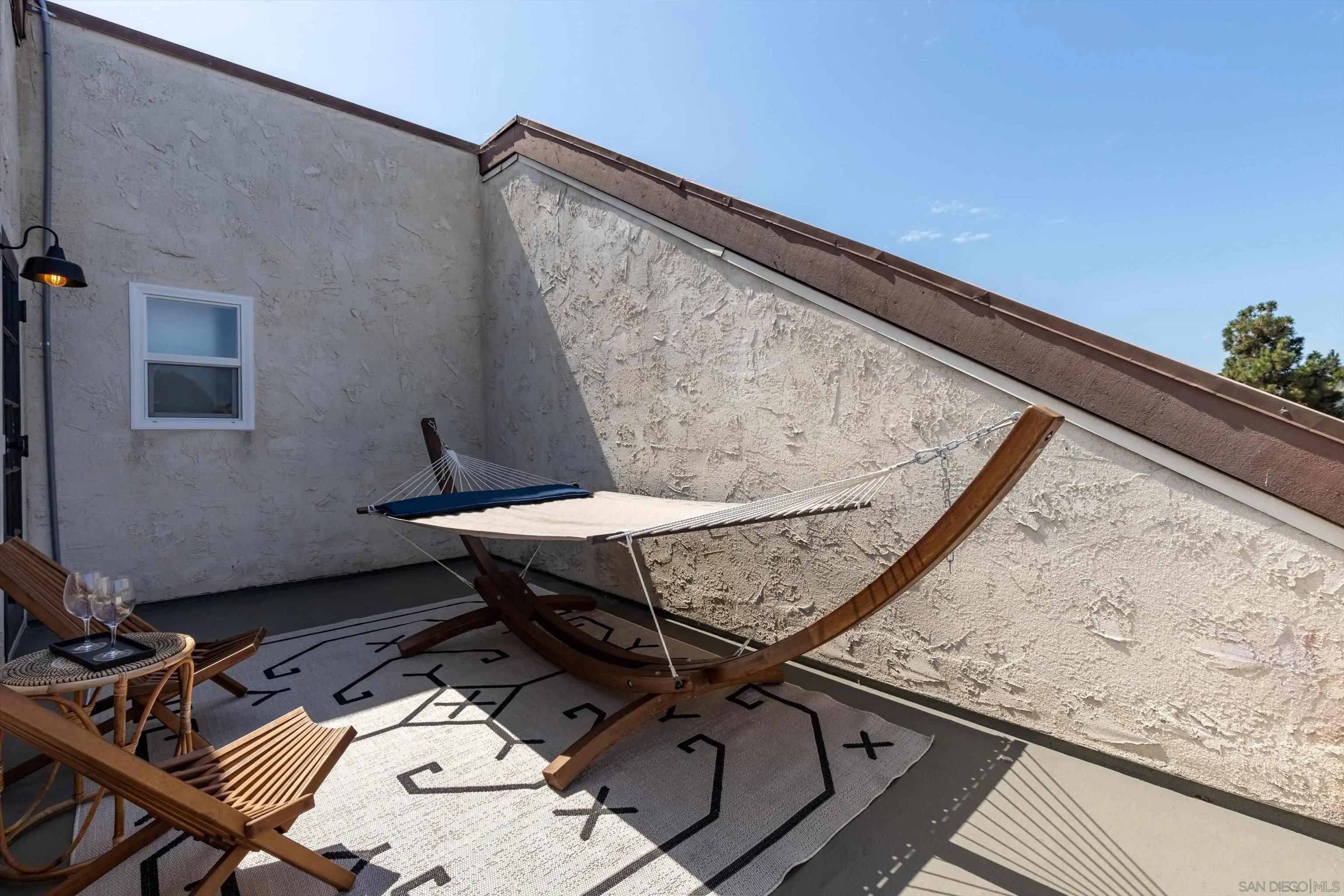 https://cdn.realtyfeed.com/cdn/127/260004961/1fe86be7930e2b1129d3d6b2d74d79c3.webp